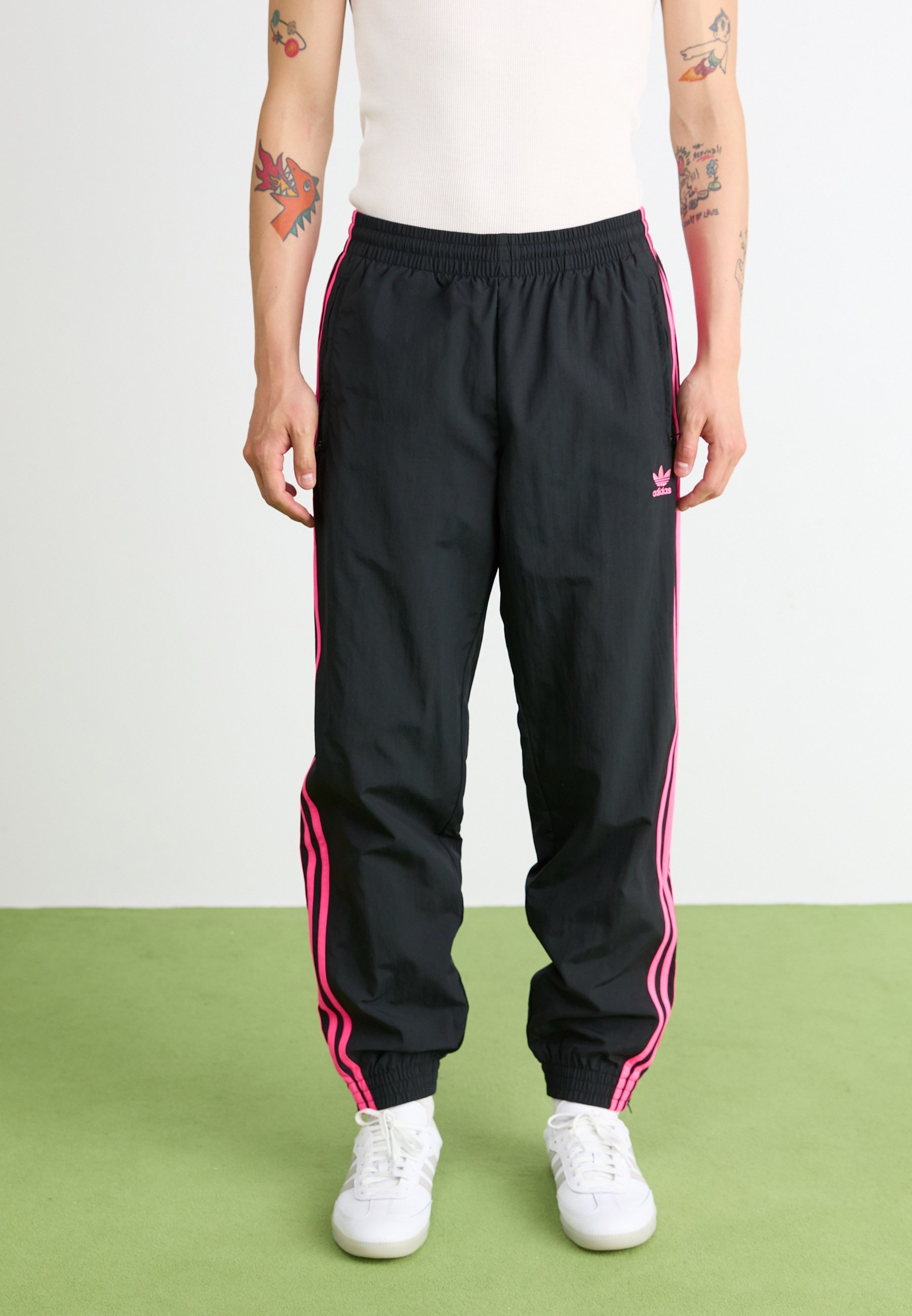 adidas Originals Firebird Hose – Trainingshose – Schwarz/Pink