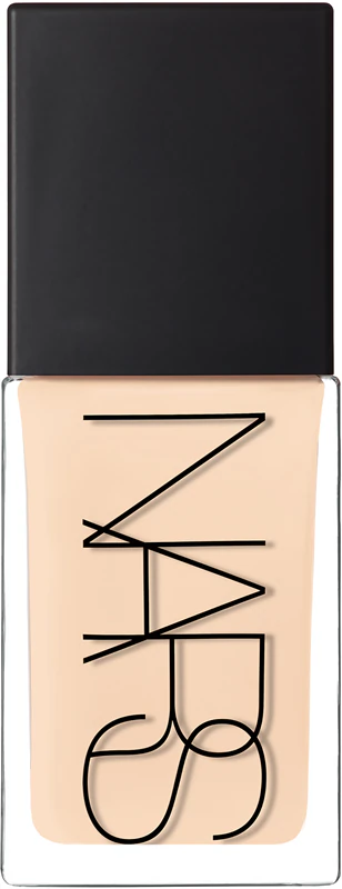 base NARS Light Reflecting™ é uma base radiante que proporciona um aspecto natural.
