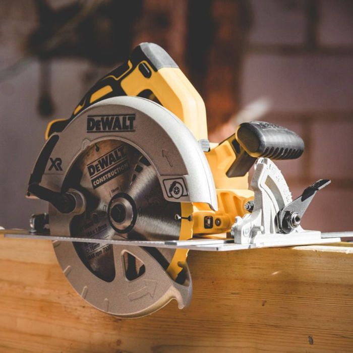 Serra circular DeWALT DCS570N de 184 mm, sem fio, 18V, motor sem escovas (sem bateria).