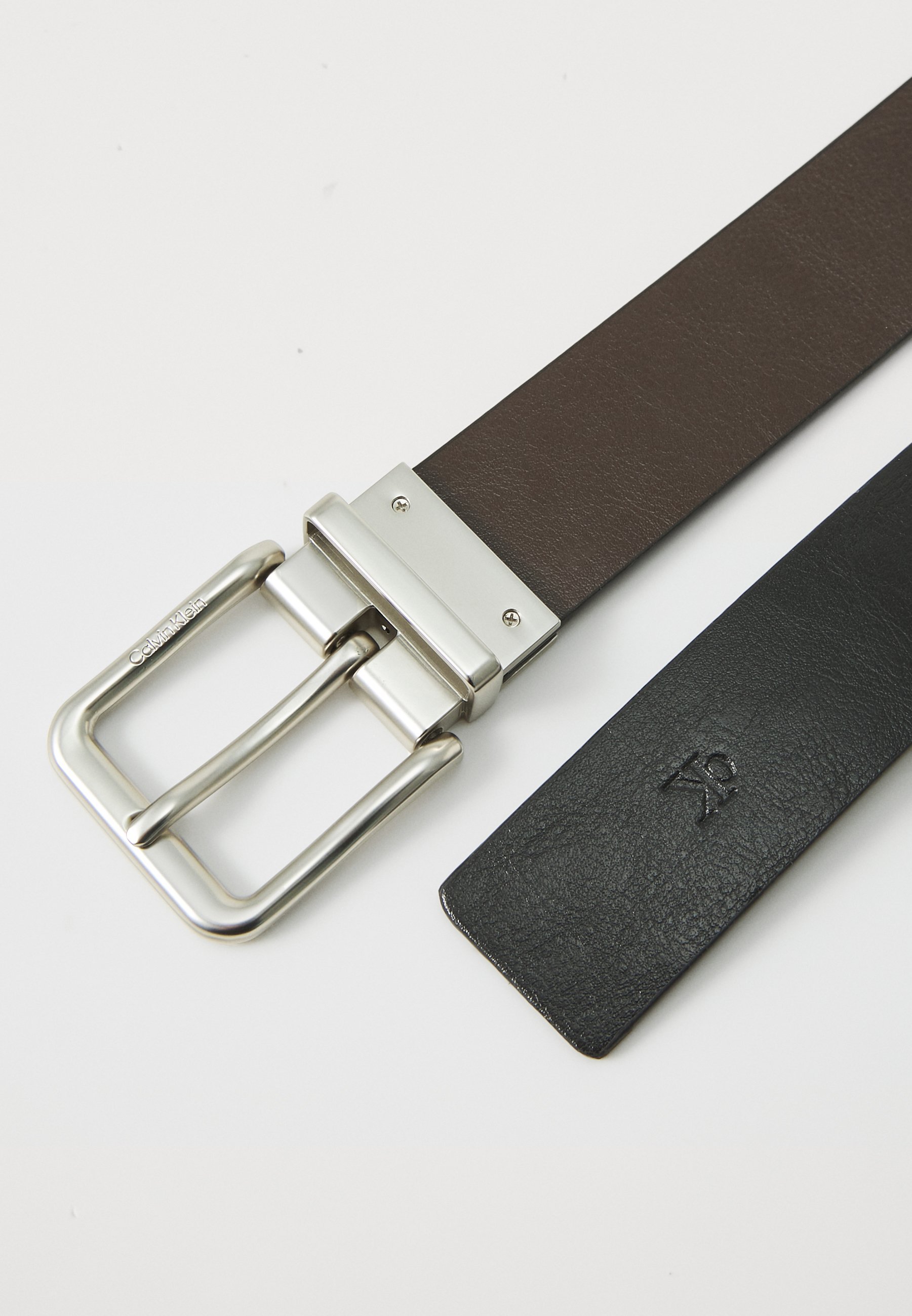 Calvin Klein Jeans CASUAL Gürtel mit Dornschließe - schwarz/delicioso/zinn