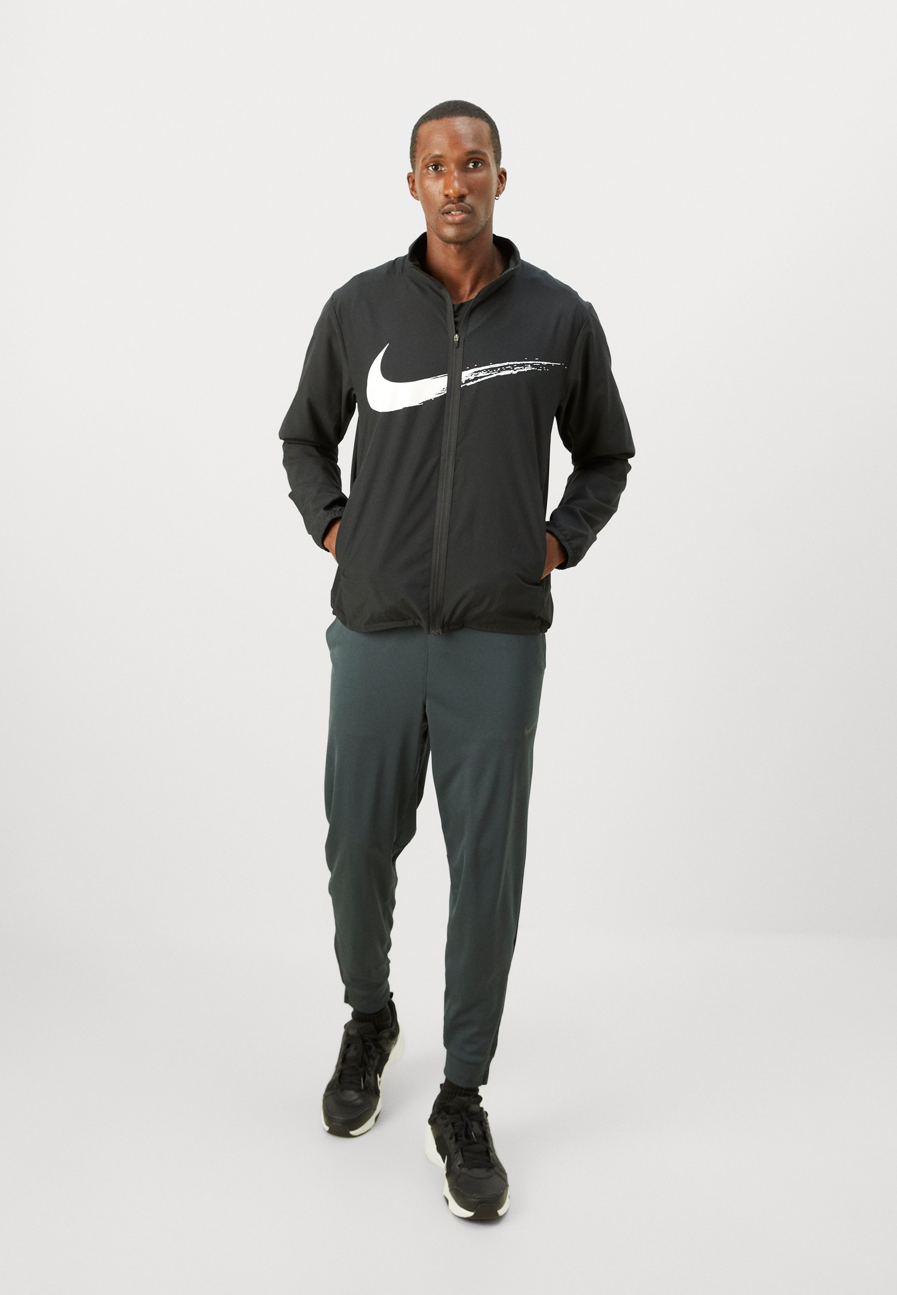 Nike Performance FORM - Trainingsjack - zwart/wit