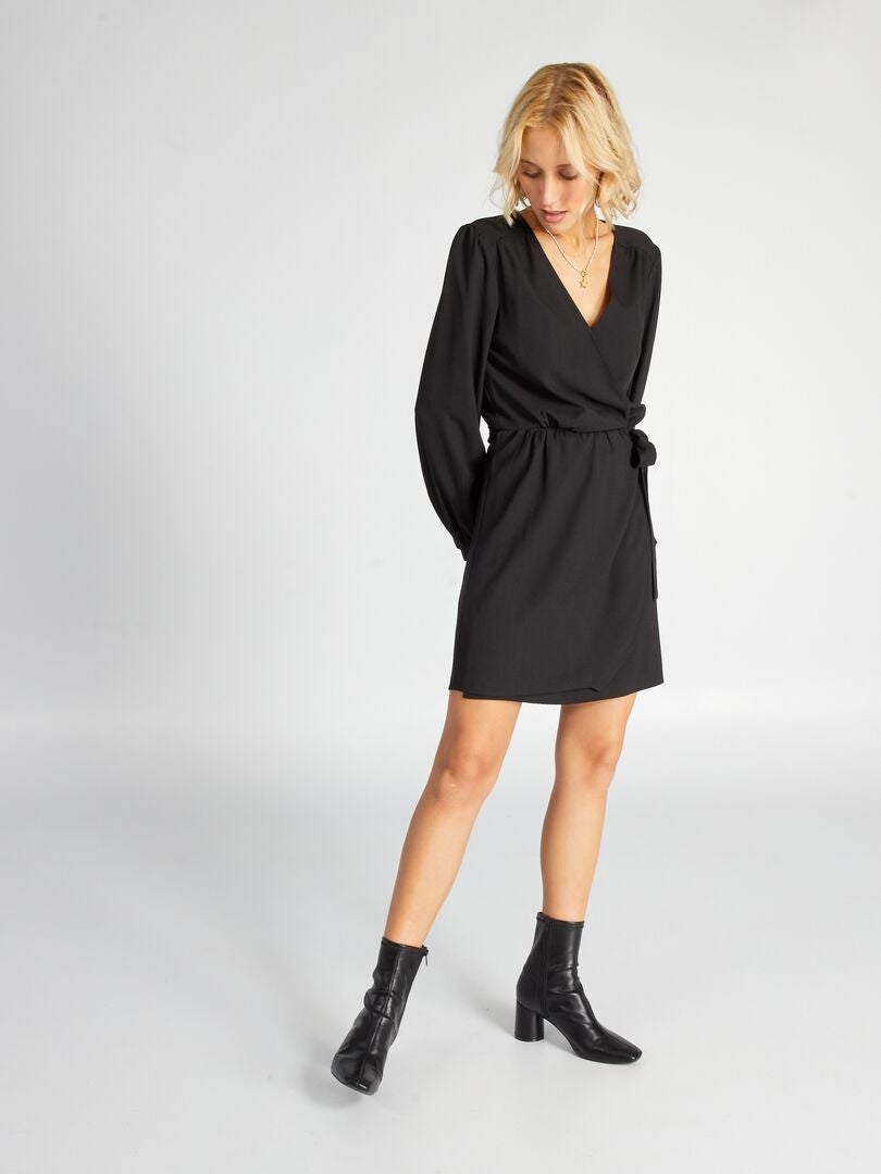 Vestido corto con cinturón - Negro