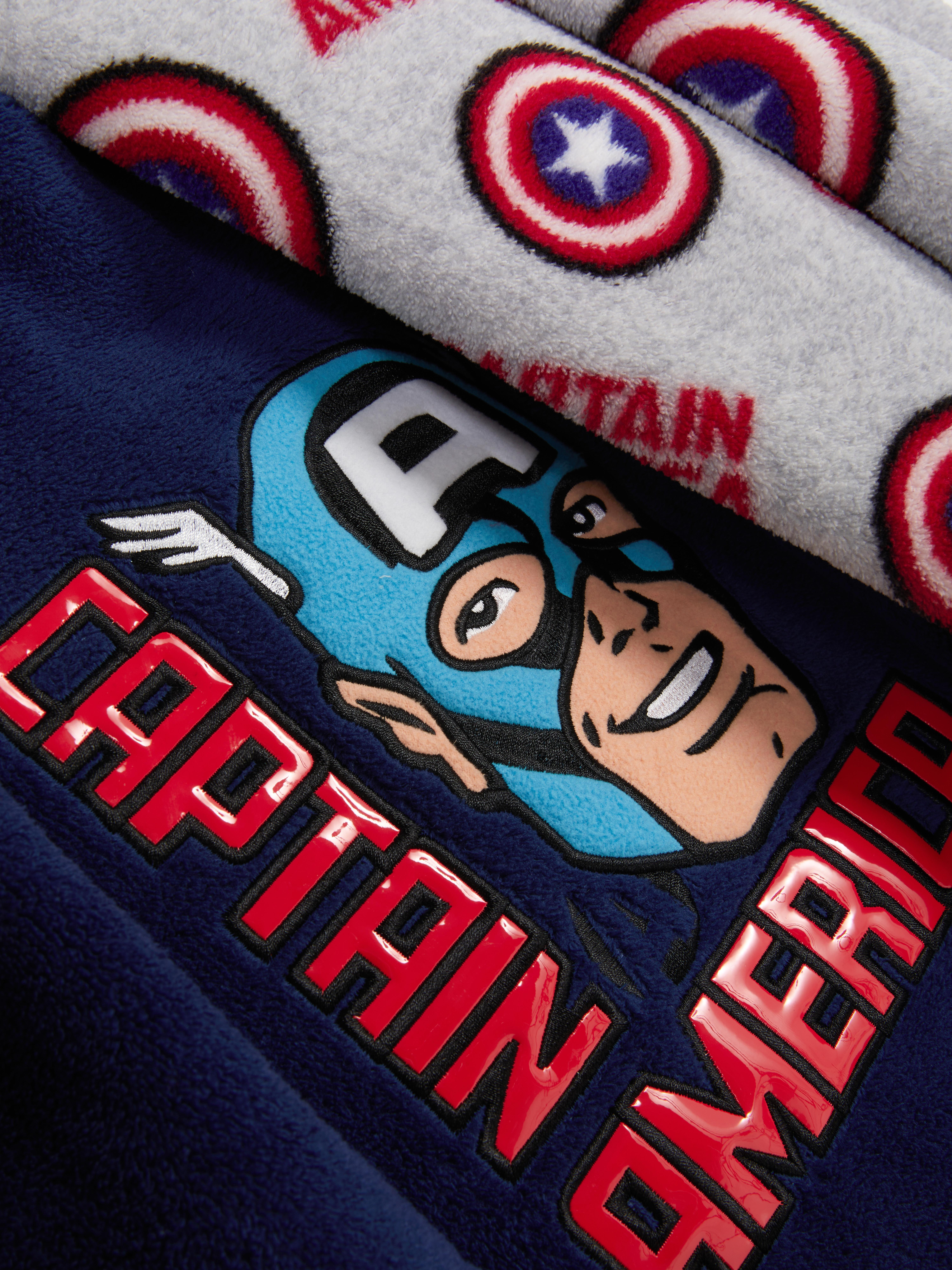 Pijamale moi cu Captain America, Marvel. Aceste pijamale Marvel cu mânecă lungă îi țin de căldură și sunt confortabile.