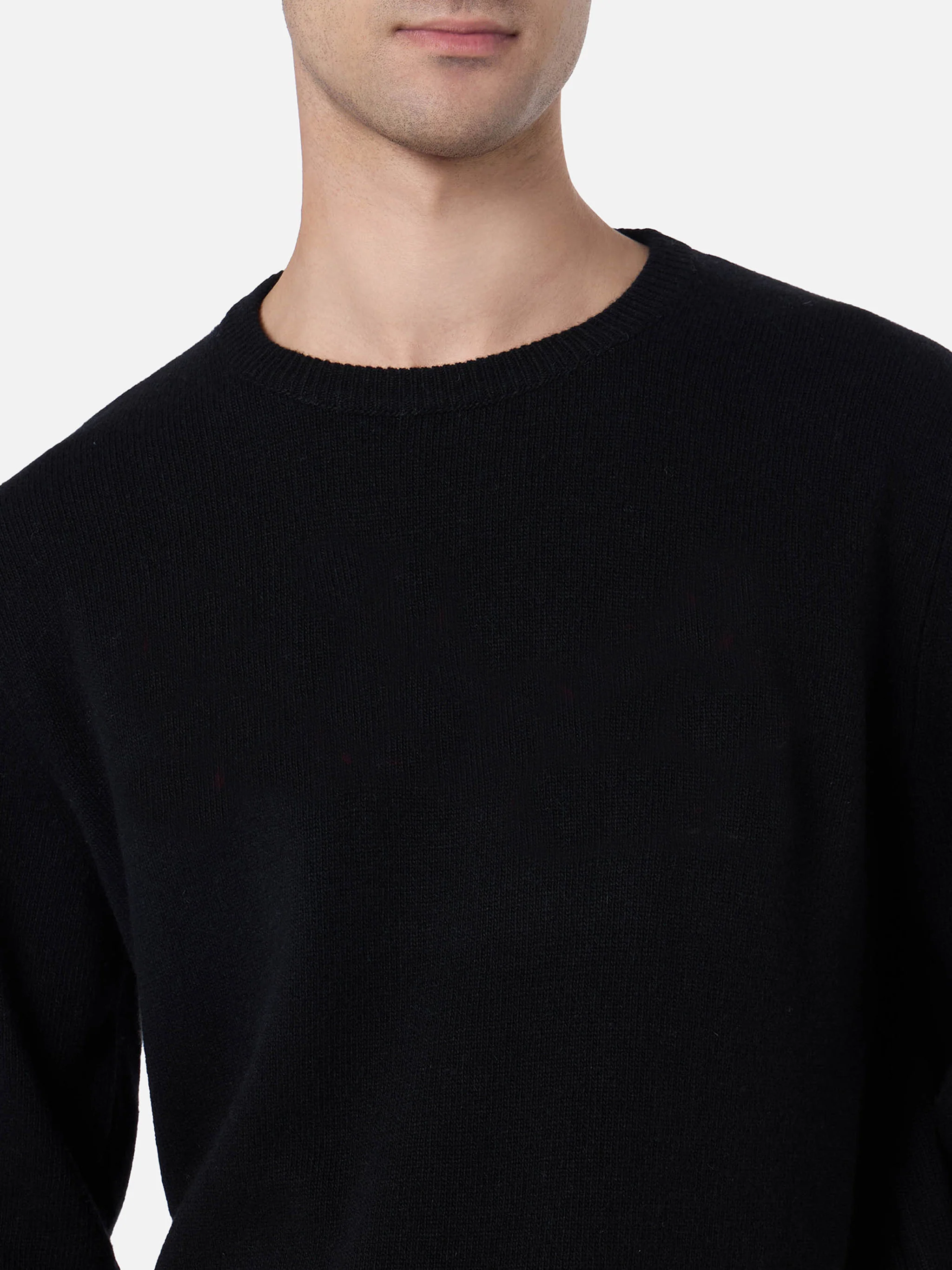 Jersey de cuello redondo Regent en cachemir negro puro.
