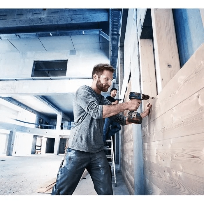 30€ de remise clients CDAV - Perceuse-visseuse Bosch Professional GSR 18V-50 + 2 batteries 2,0Ah + chargeur GAL 18V-20 + 43 acc