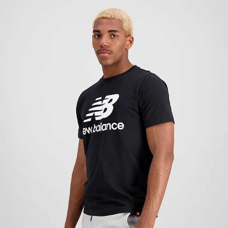 Męska koszulka Essentials Stacked Logo – CZARNY