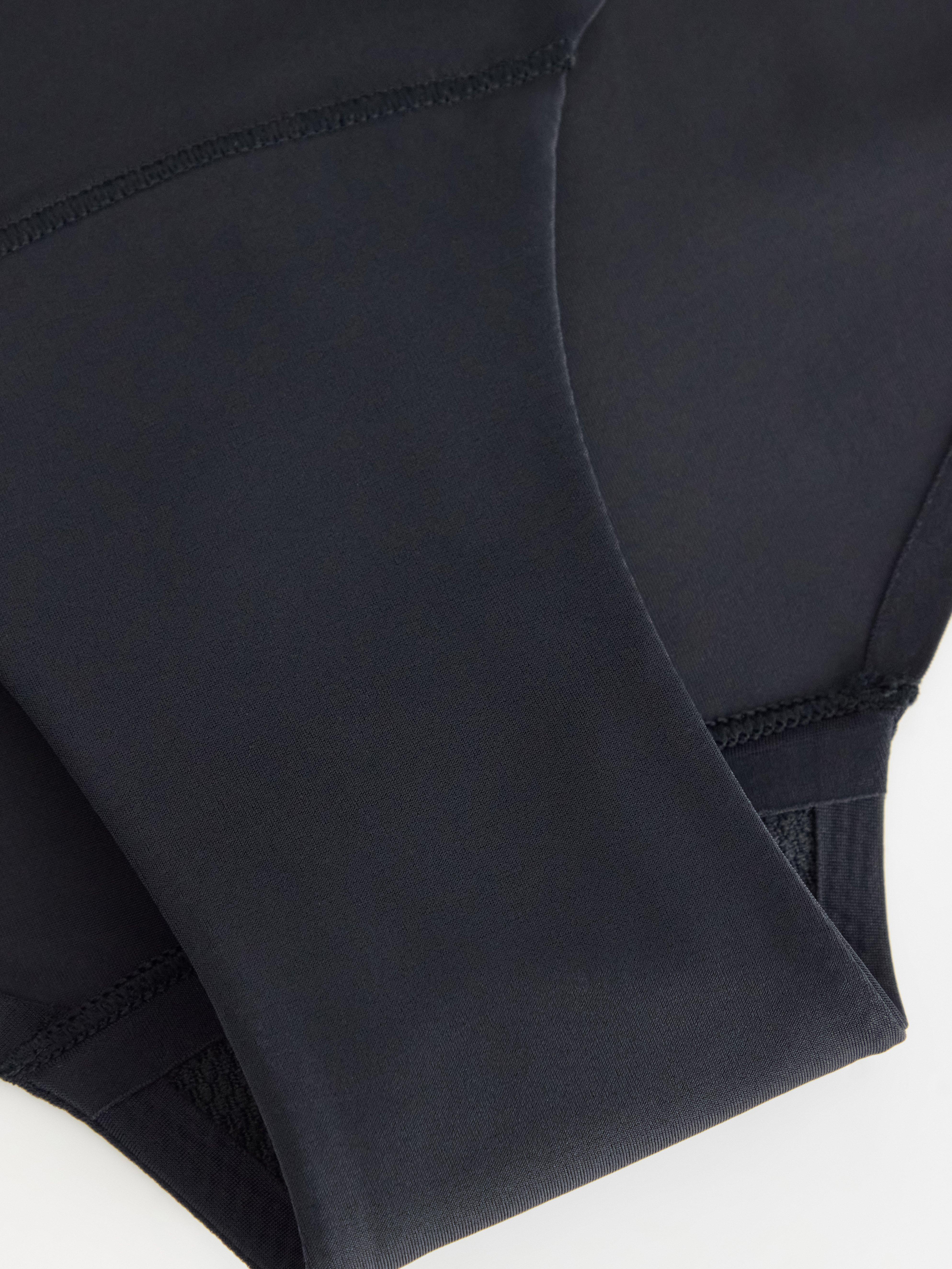 Menstrosa med střední absorpce – aktivní – Female Engineering Black