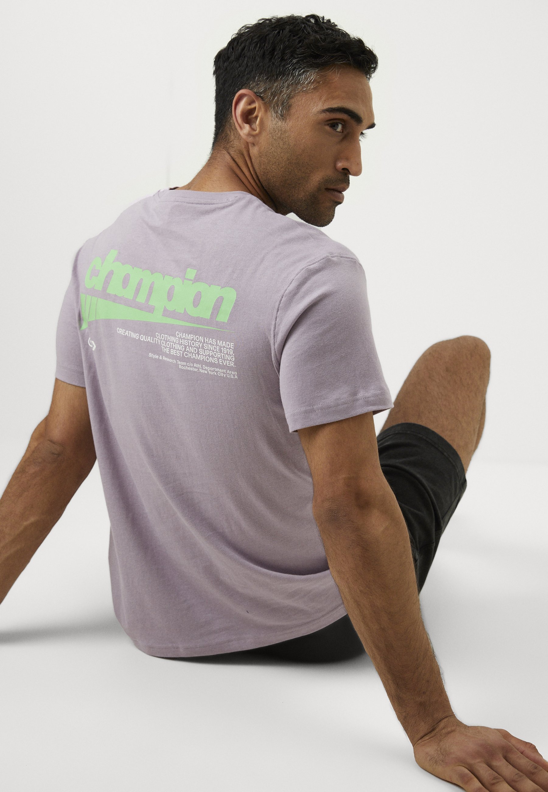 T-shirt Champion da uomo con stampa - lilla