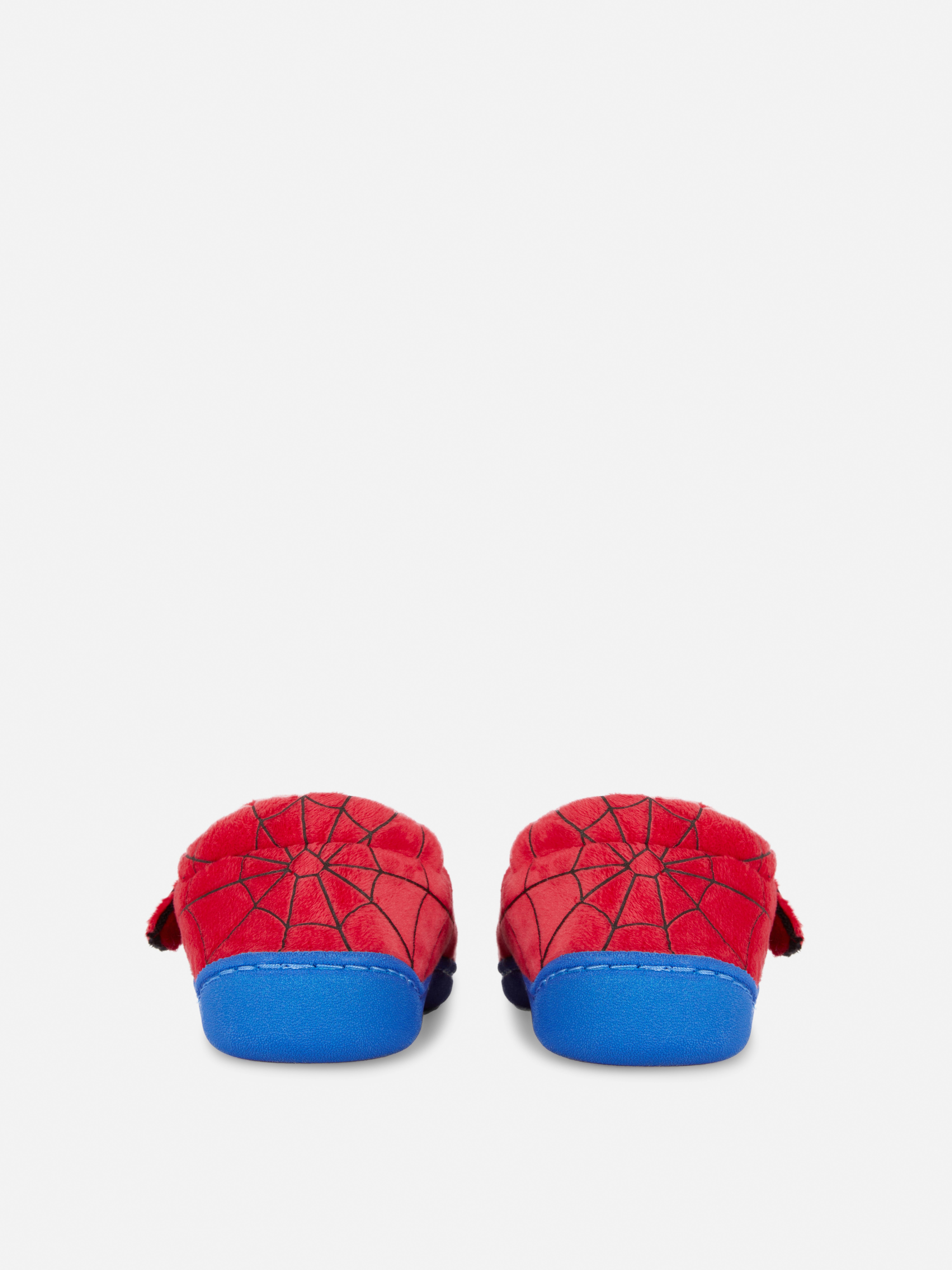 Papuci MARVEL Spider-Man cu talpă tip cupă. Acești papuci Marvel au baretă cu închidere automată și detalii brodate cu Spider-Man.