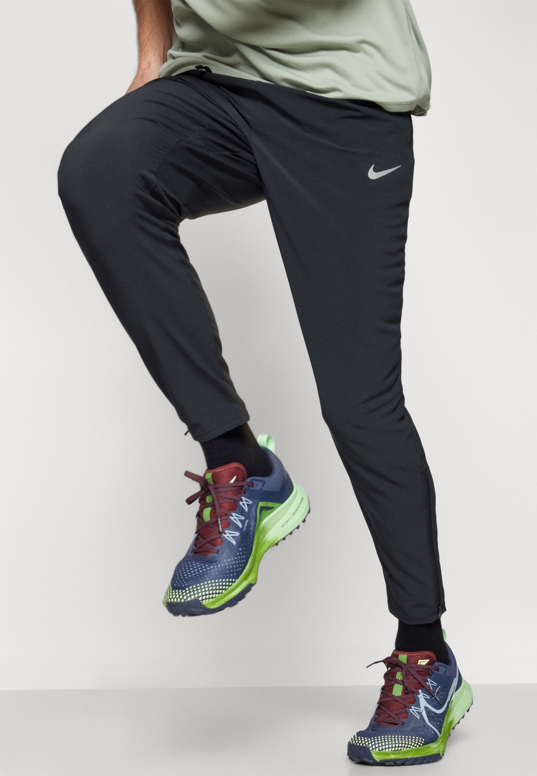 Nike Performance STRIDE - Trainingsbroek - zwart/reflecterend zilver