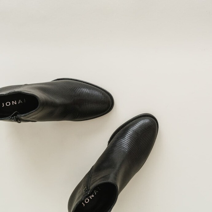 Bottines à talon  en cuir reptile noir