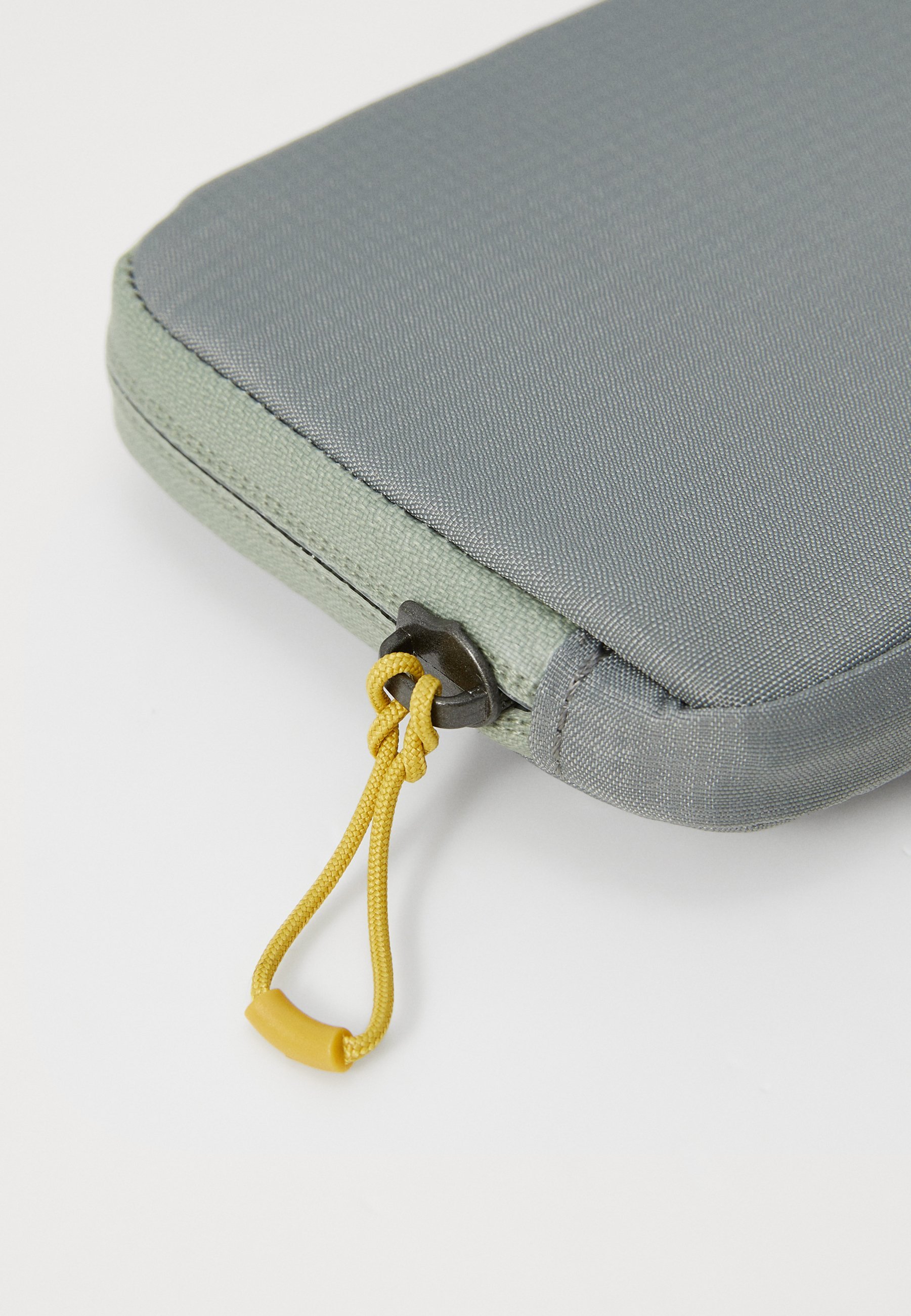 Strumenti e accessori per il trucco Salomon