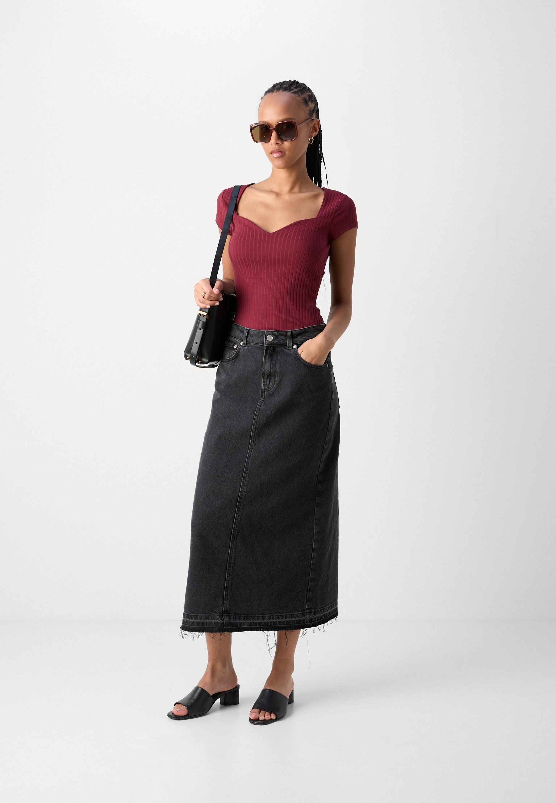 Anna Field Basic T-shirt - donkerrood