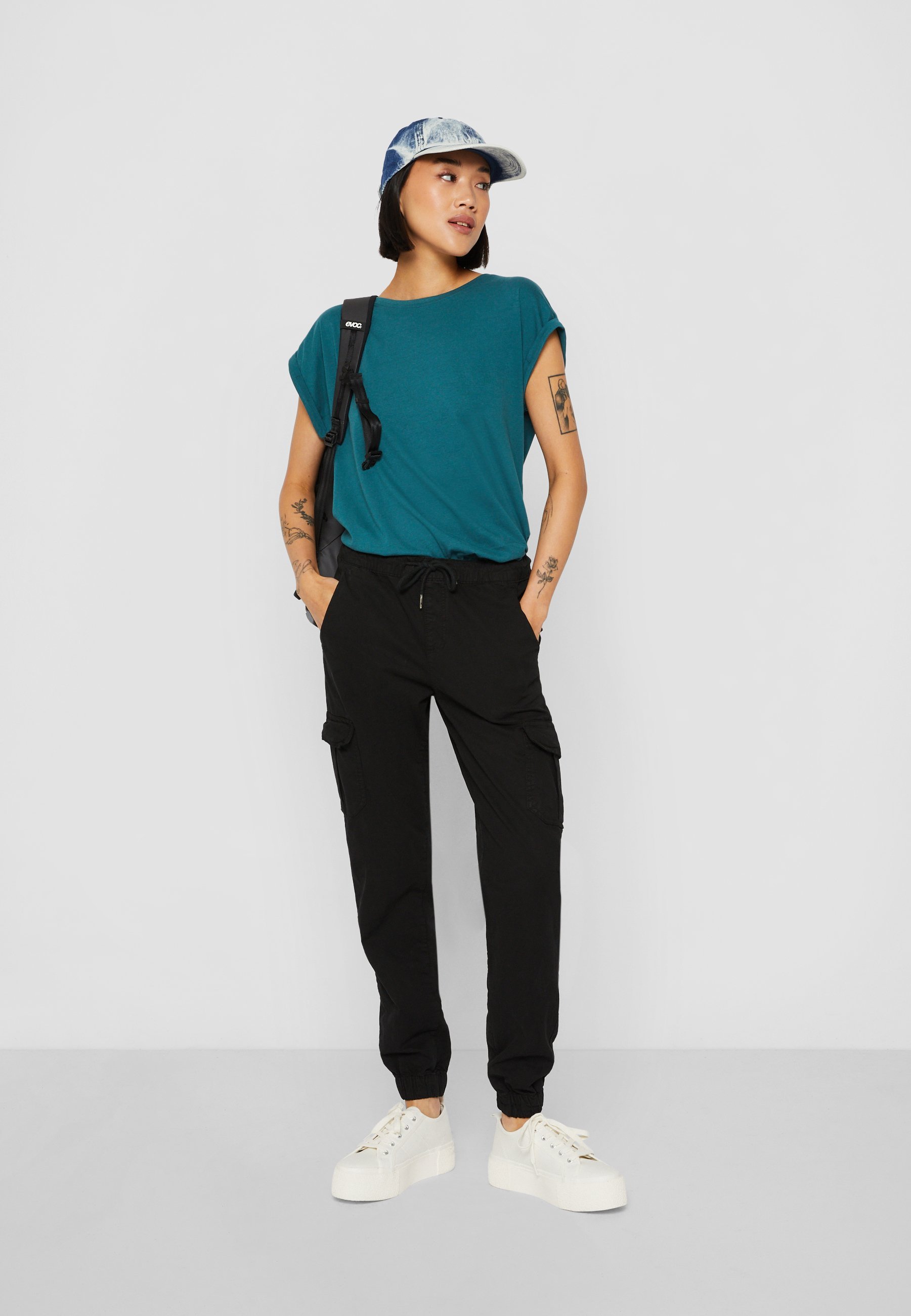 Pantaloni cargo Urban Classics a vita alta - neri