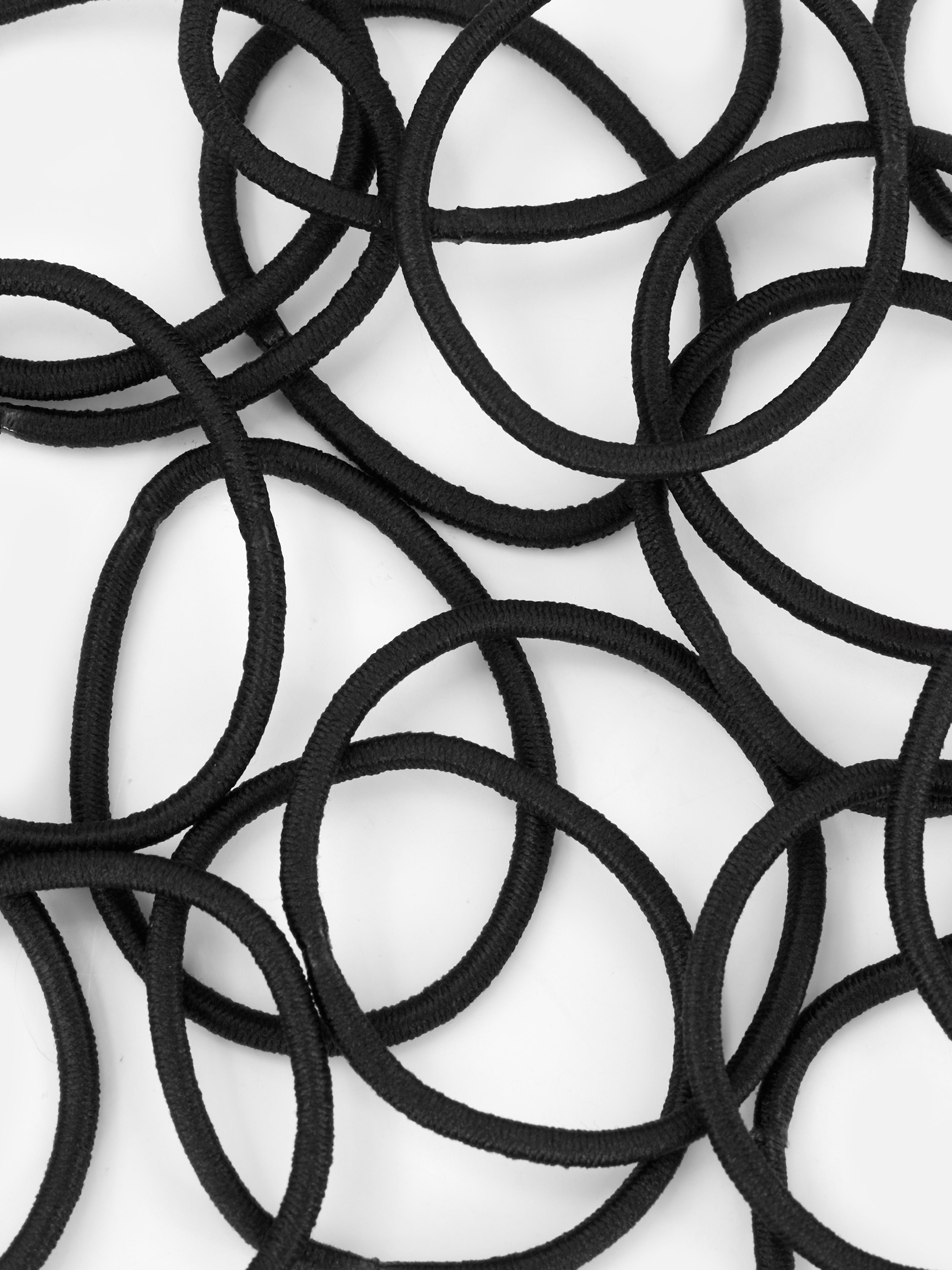 Élastiques à cheveux, lot de 60. Utilisez ces élastiques pour donner du volume à vos coiffures.