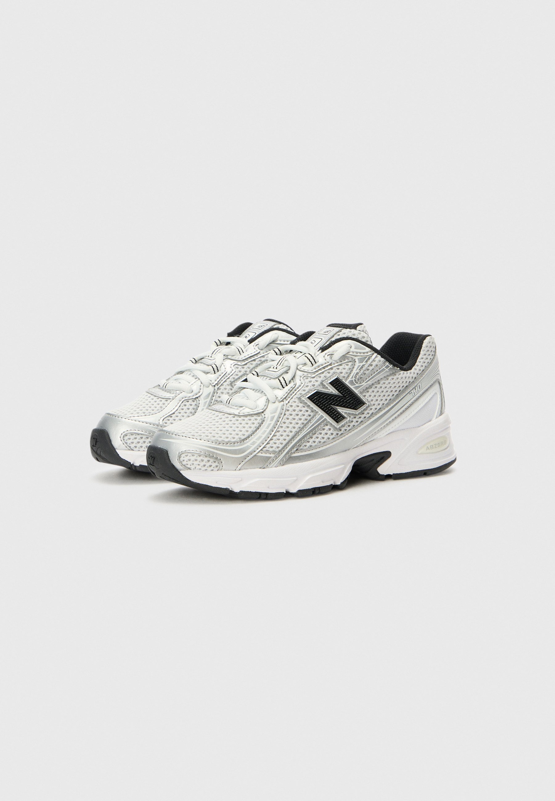 New Balance 740 - Sneakers - zilverkleurig