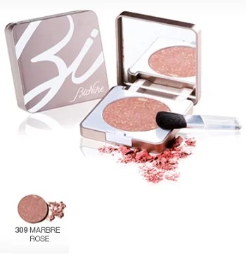 BIONIKE Bionike Defence Color compacte blush 309 Marbre Rose is licht van gewicht.