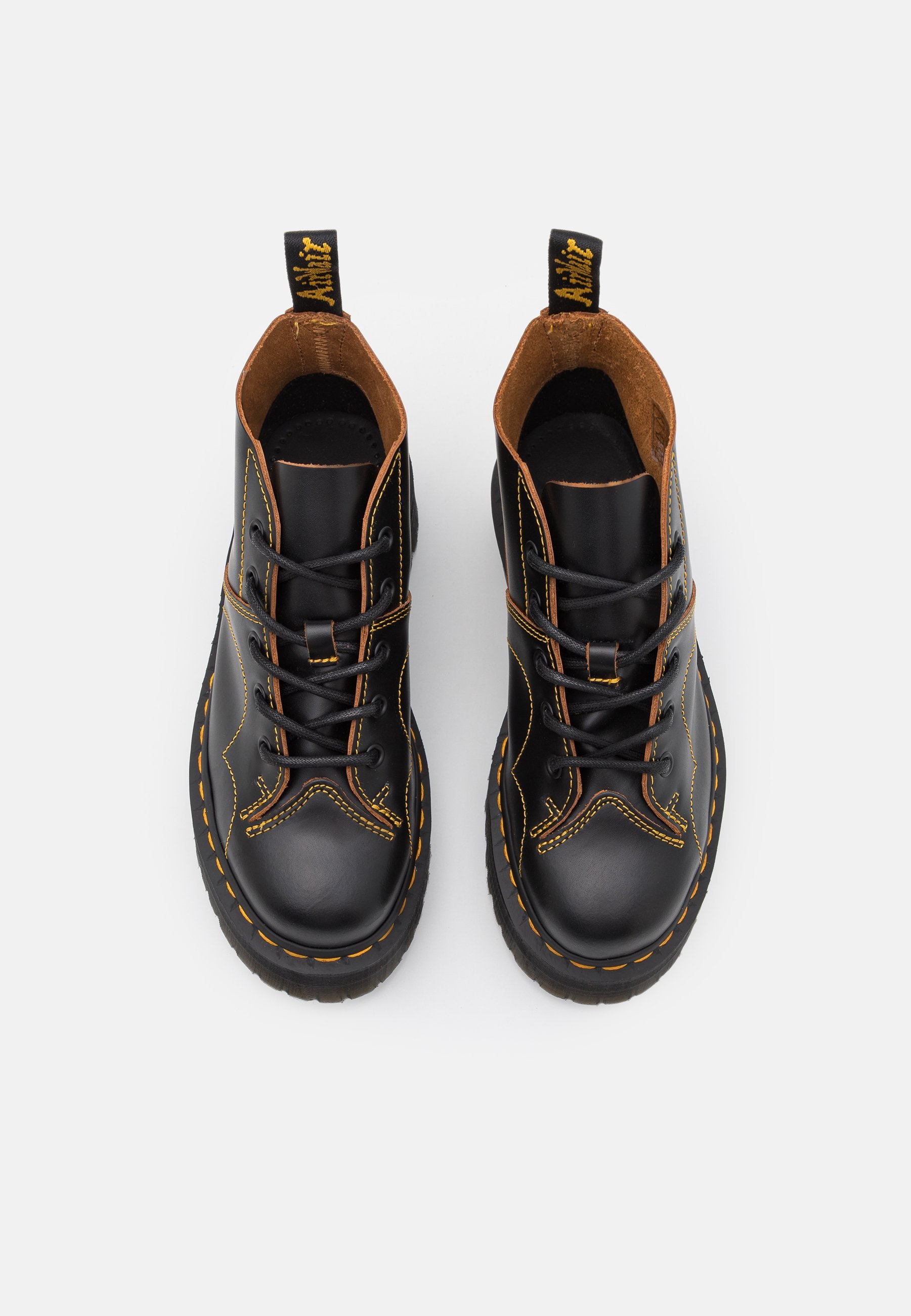 Stivaletti Dr. Martens CHURCH QUAD UNISEX - neri vintage lisci