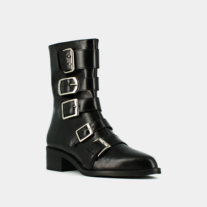 Boots à sangles et bouts pointus  en cuir noir