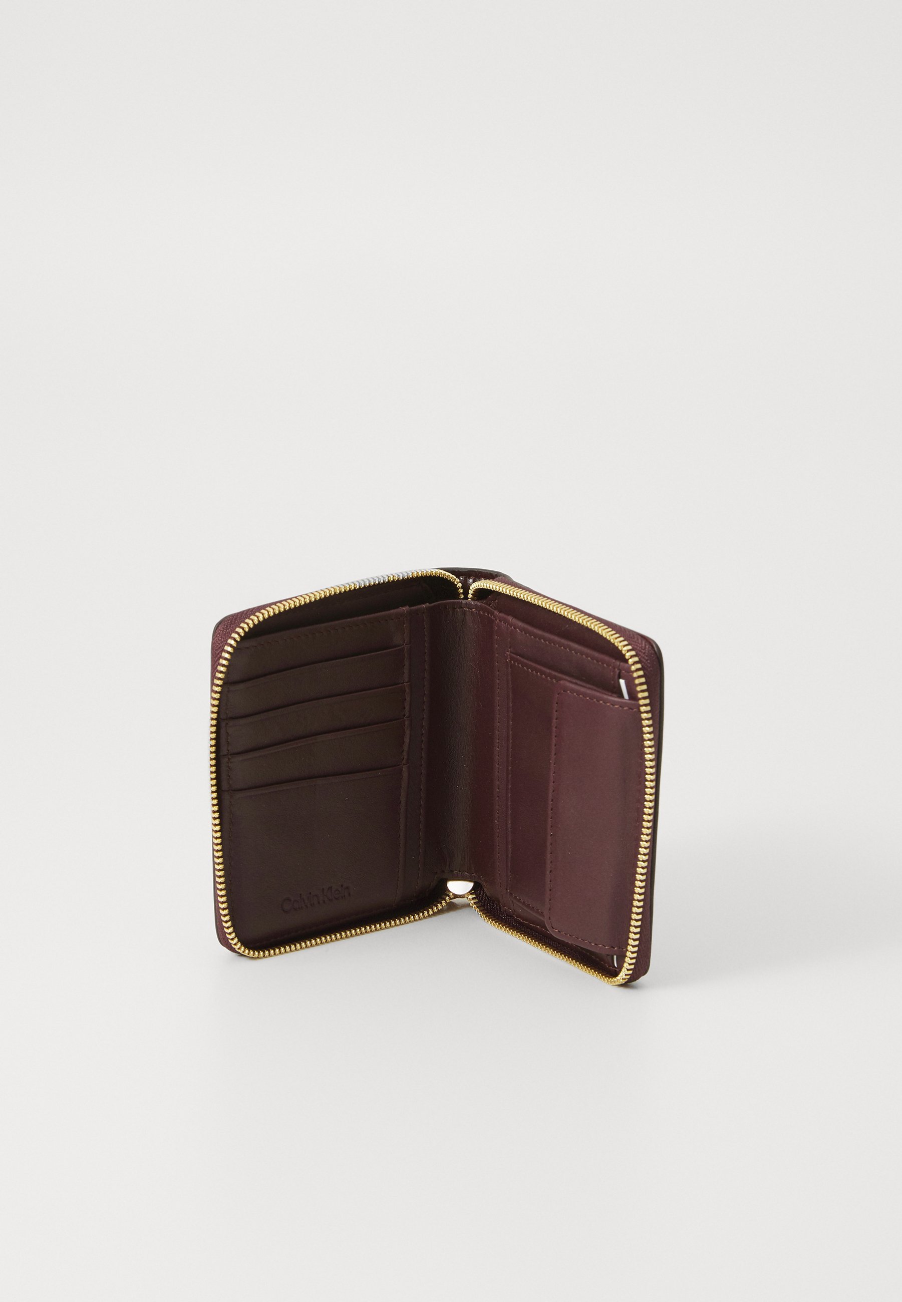 Calvin Klein ENGRAVED rahakott - fudge-pruun