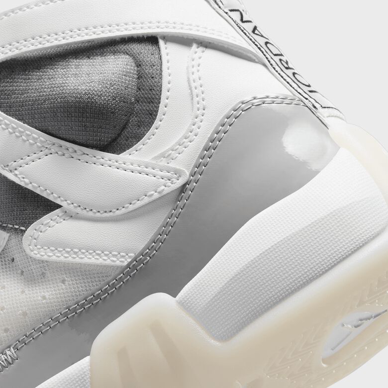 WMNS Jumpman Two Trey