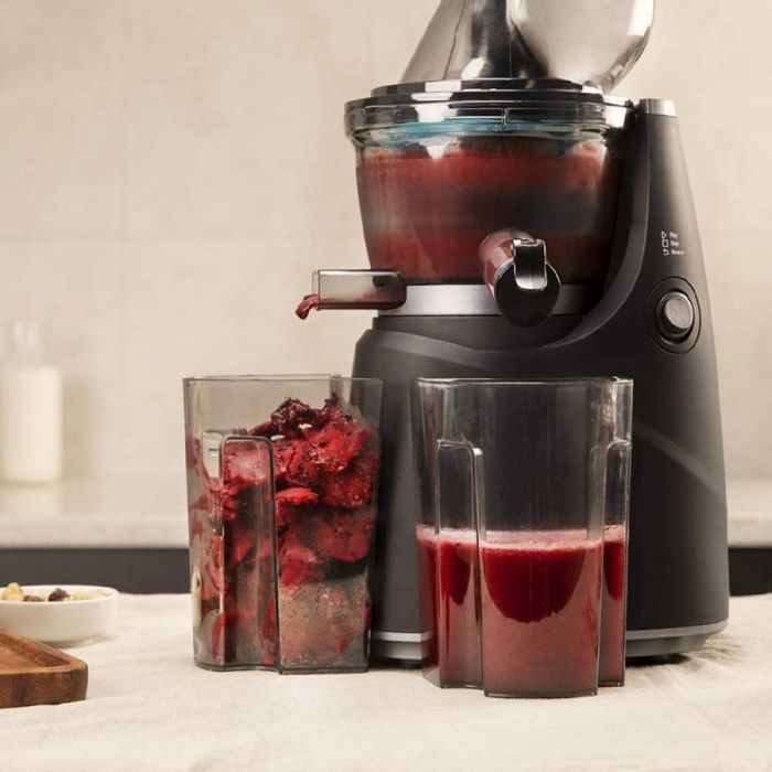Licuadora de prensado en frío Cecotec Juice&Live 1500 Pro con 250 W de potencia.