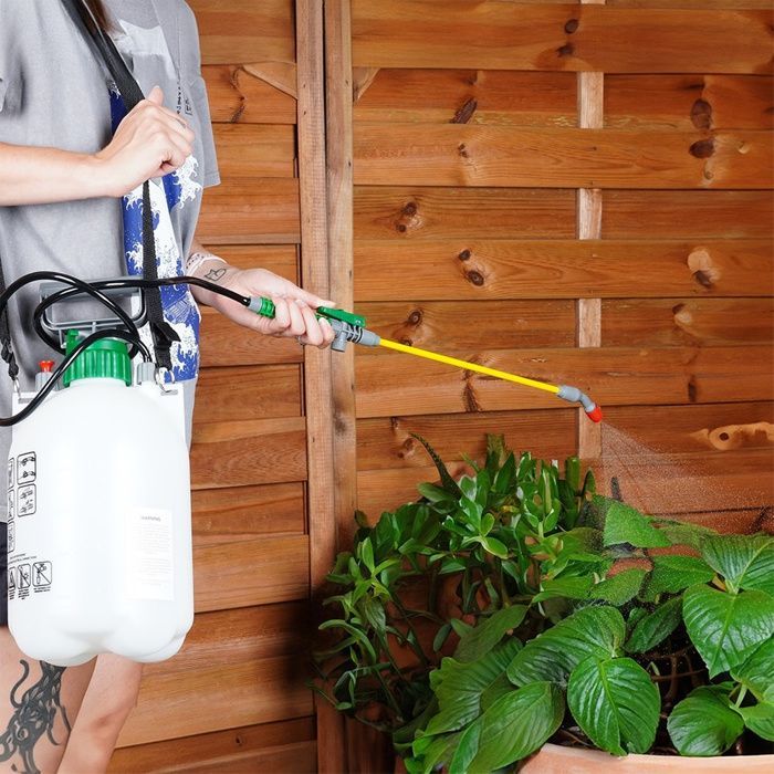 Spruzzatore a pressione manuale - VILDE - 5L - Bianco - 18x18x40 cm - Tubo flessibile da 130 cm - Lancia da 36 cm - Ugello regolabile