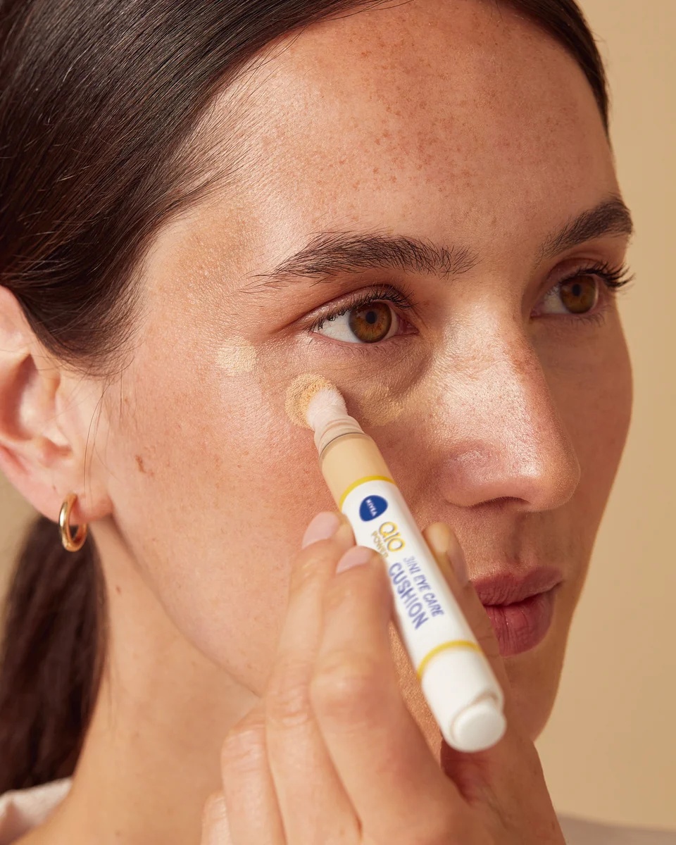 NIVEA Q10 Power 3-in-1 oogcrème in een doosje, Nude, 4 ml