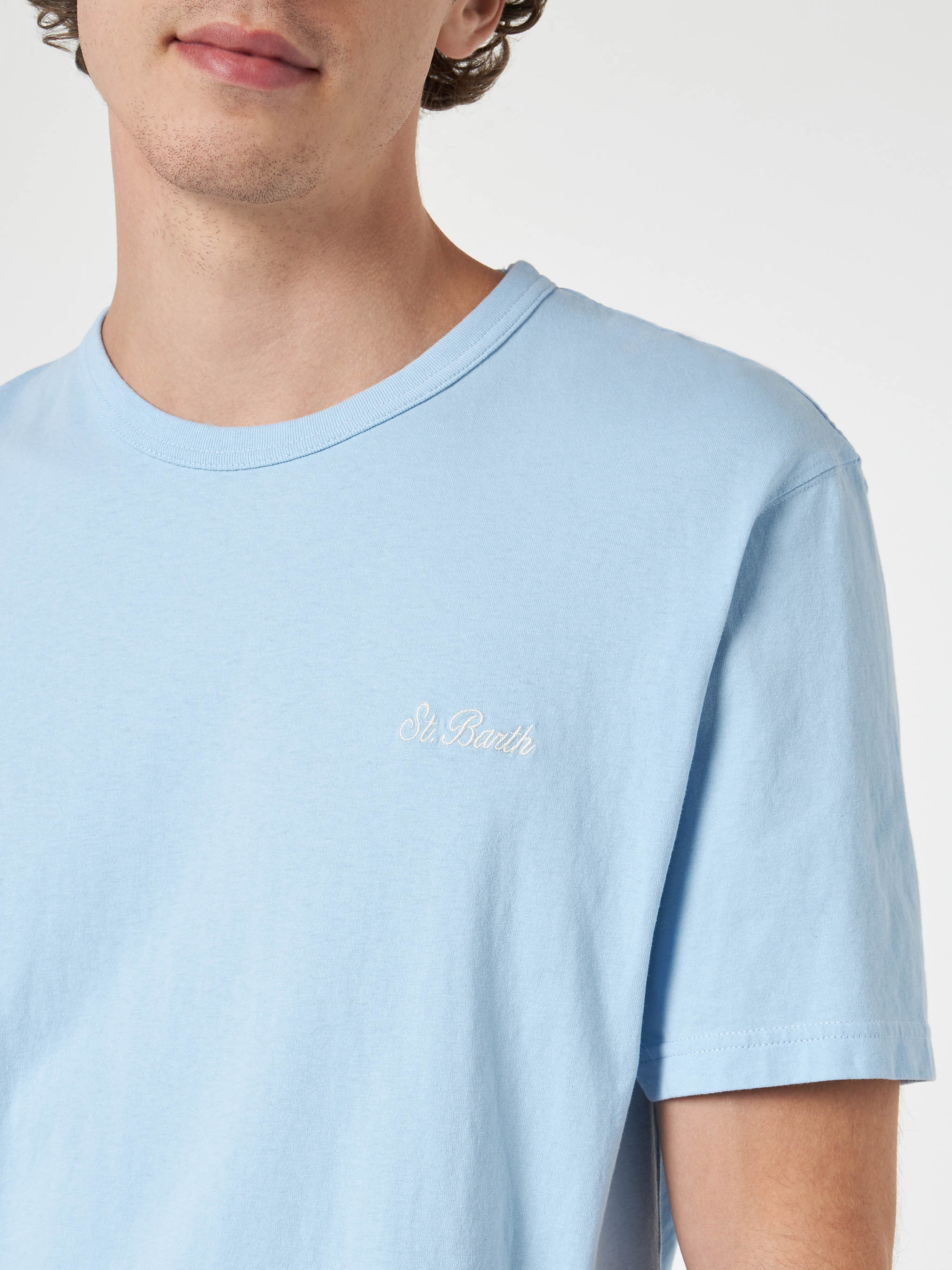 Camiseta de hombre Dover de punto de algodón azul claro con bordado de San Bartolomé