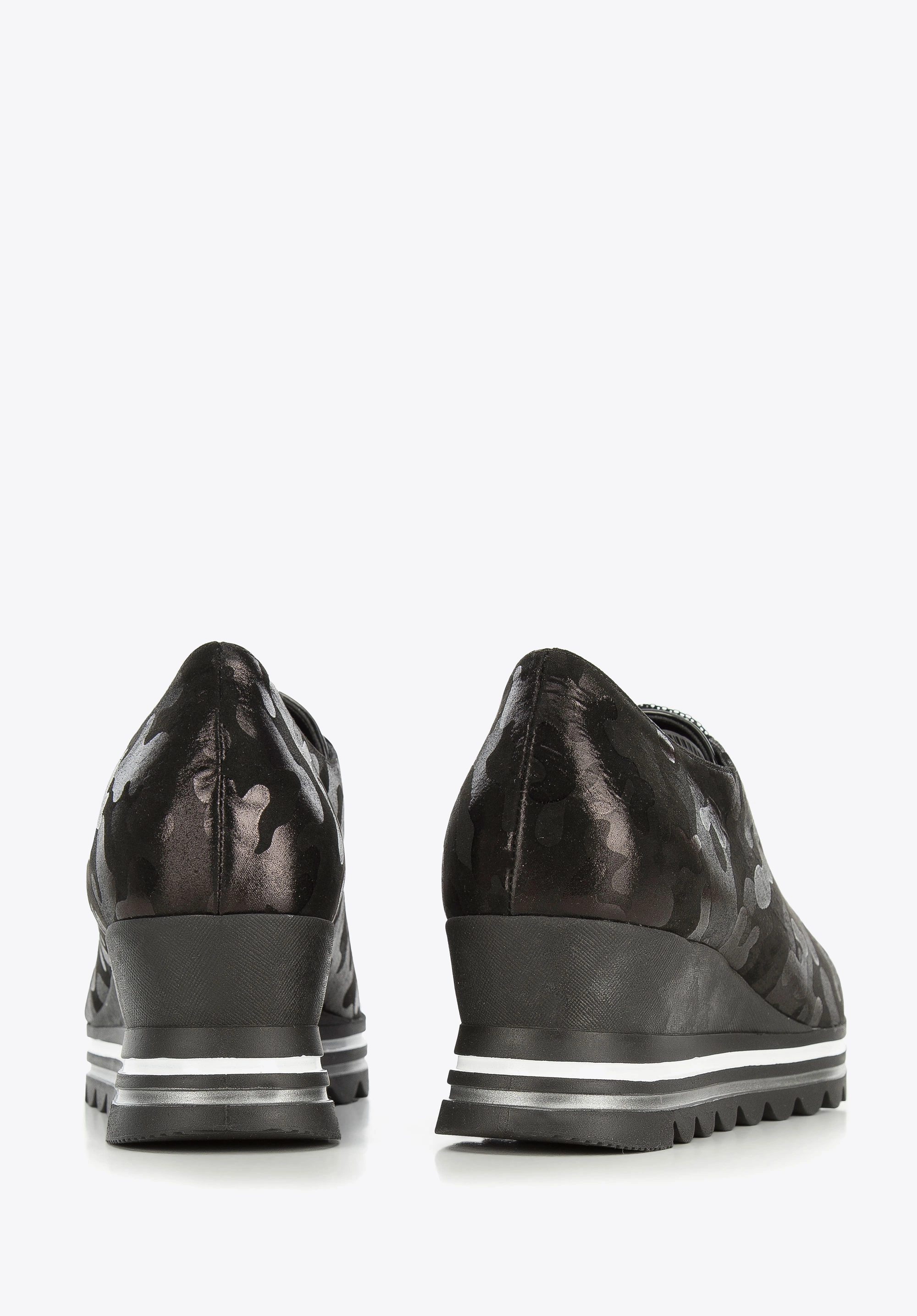 Damskie sneakersy metaliczne na platformie czarne