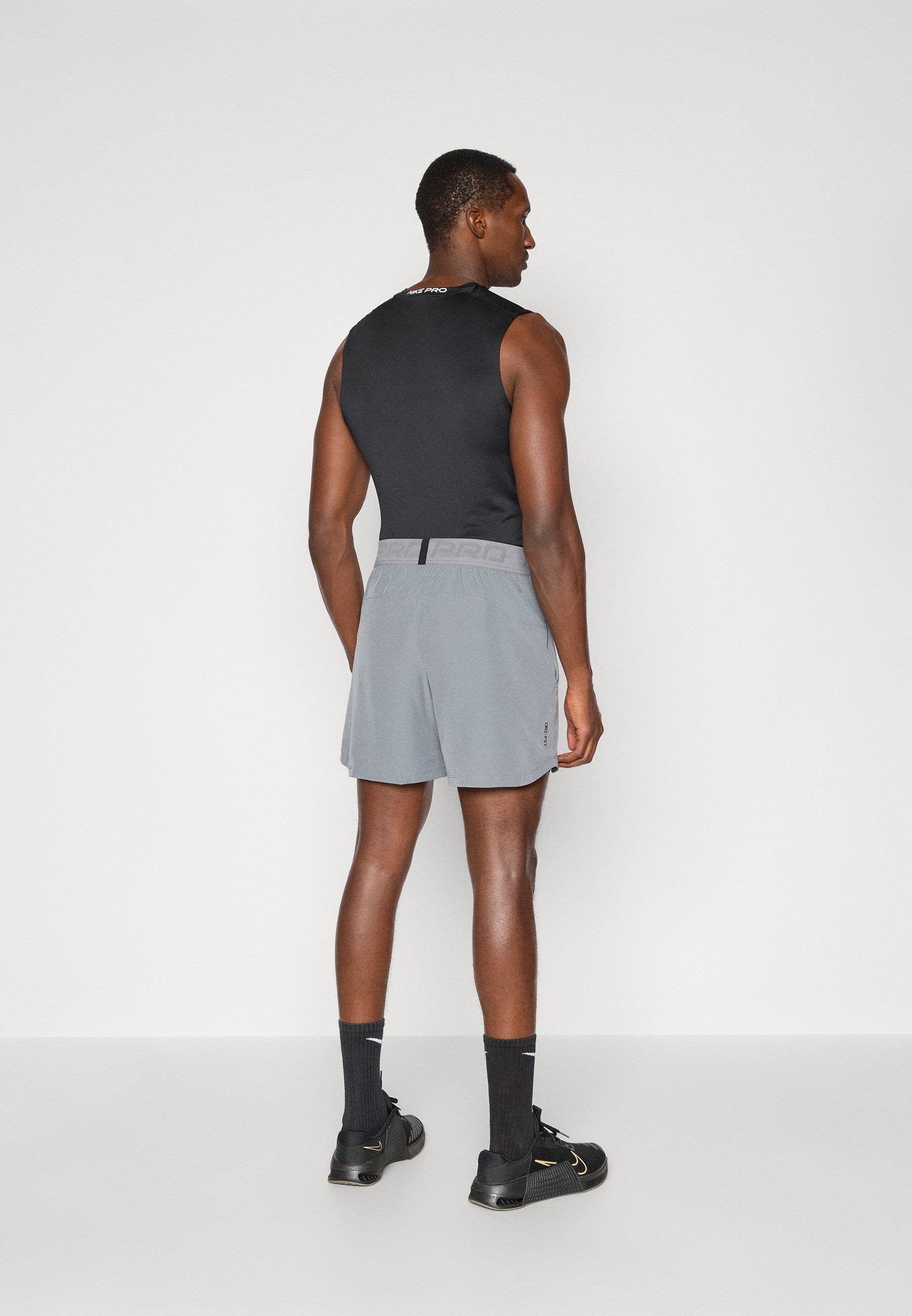 Nike Performance SHORT - Sportovní kraťasy - kouřově šedá/černá