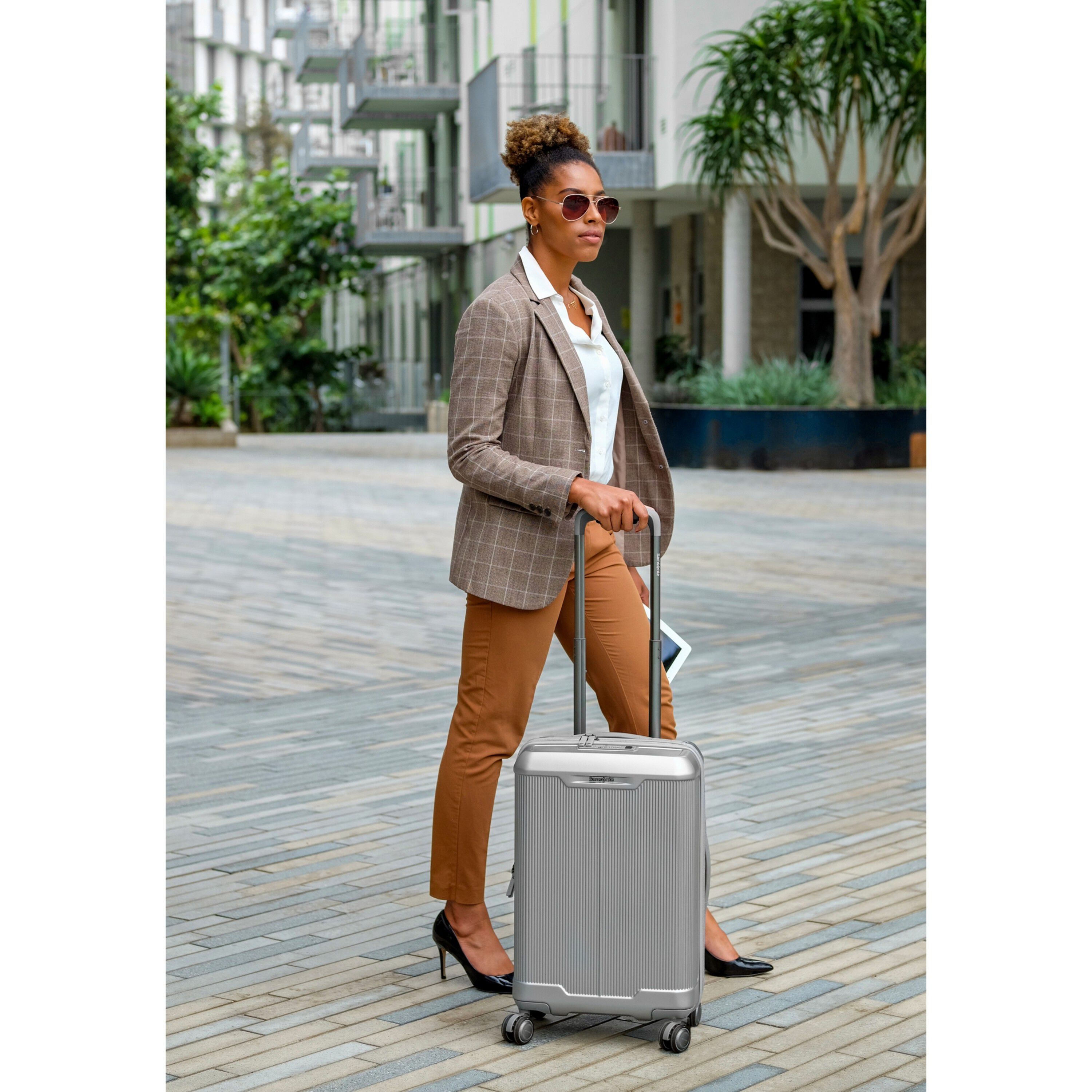 SAMSONITE SILHOUETTE 17 KÉTSZÁLLÍTHATÓ KEMÉNYOLDALAS PÖRGŐS TÁSKA