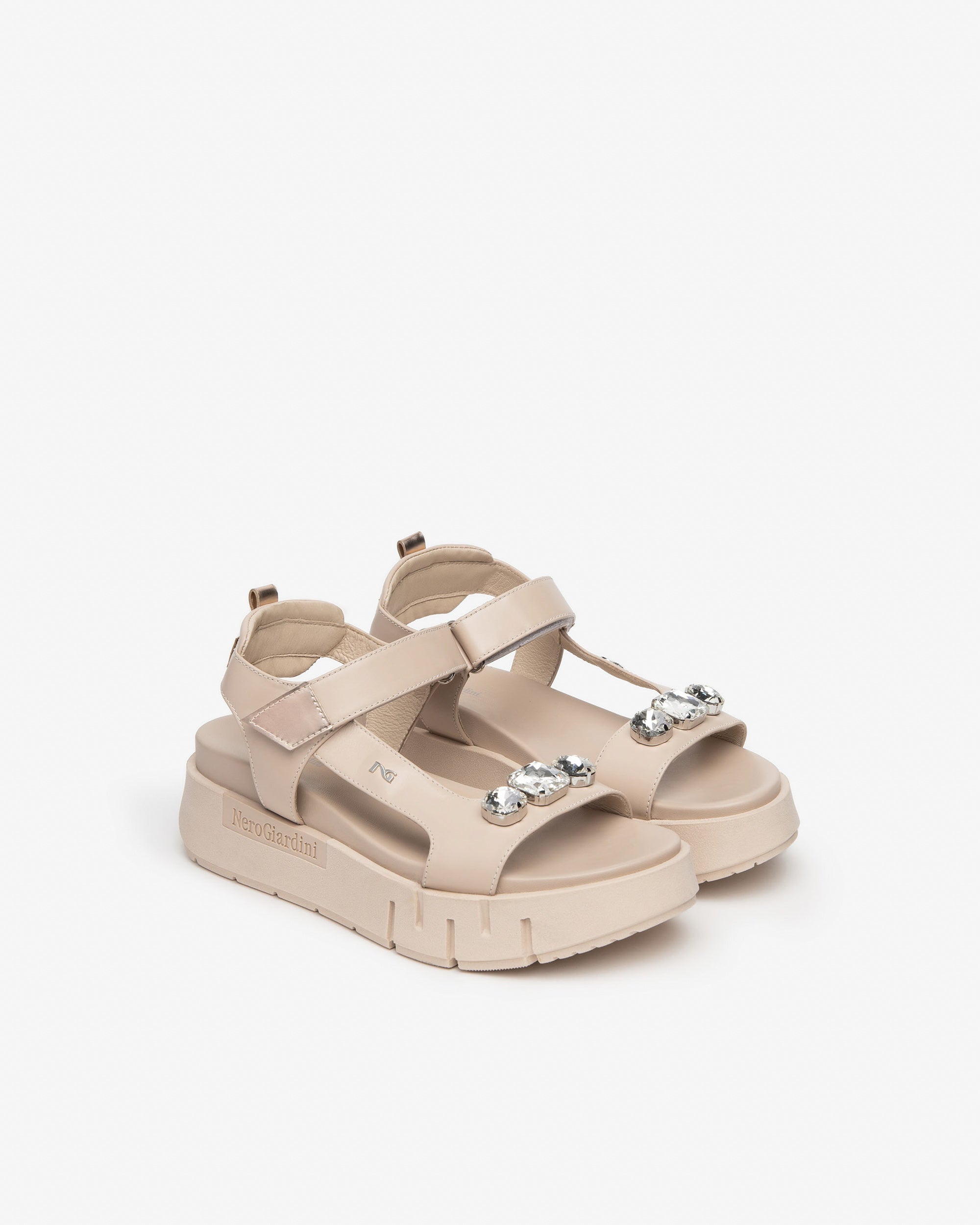  Sandales pour femmes en cuir et matières techniques