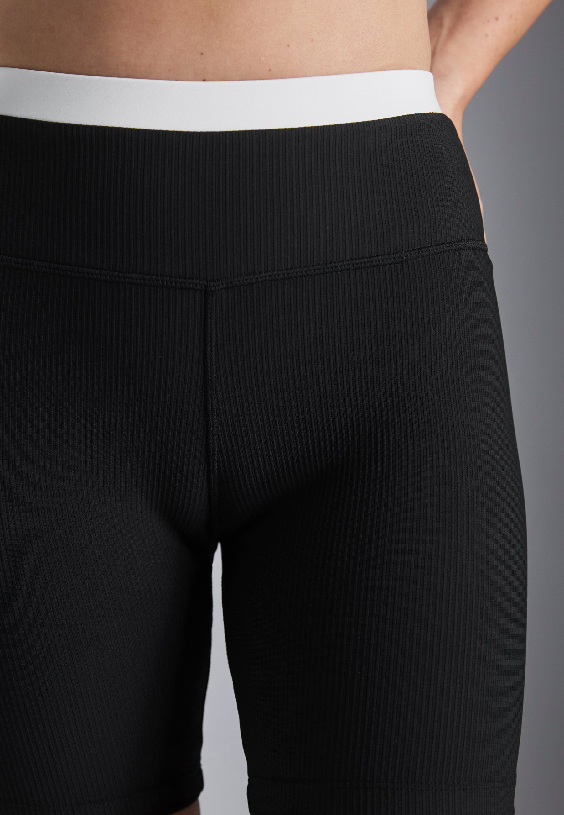 Even&Odd active MID RISE FIETSBROEK MET CONTRAST DUBBELE TAILLEBAND - Leggings - zwart
