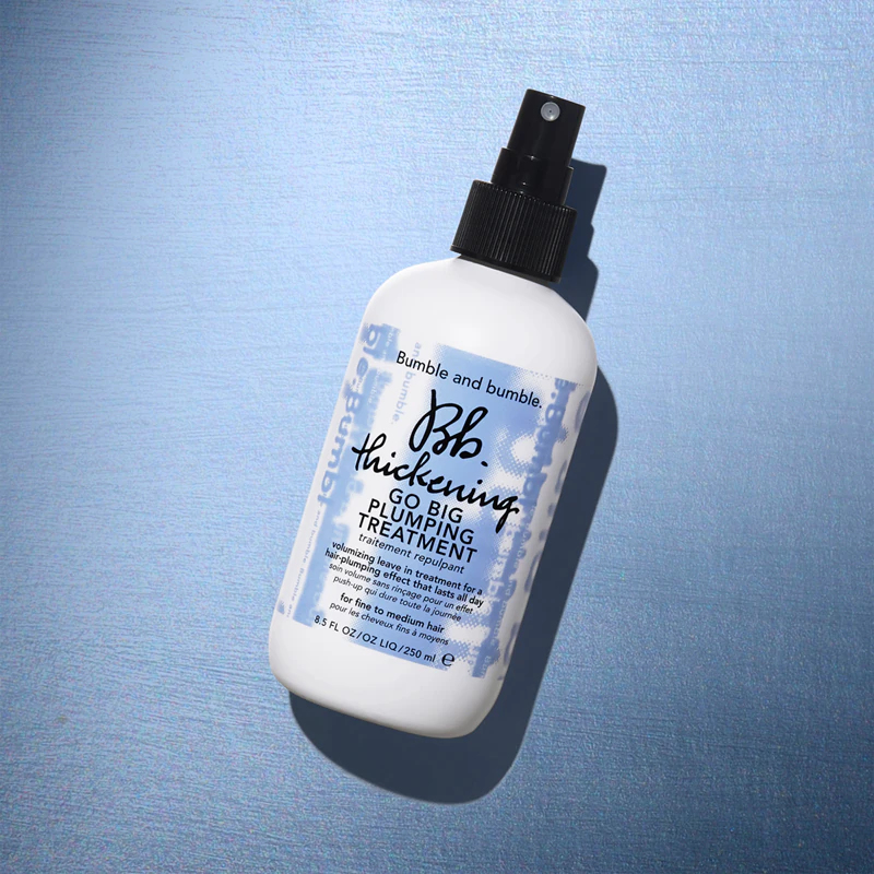 Sprej Bumble and Bumble Thickening Go Big Plumping Treatment pro objem během fénování a finální úpravy vlasů
