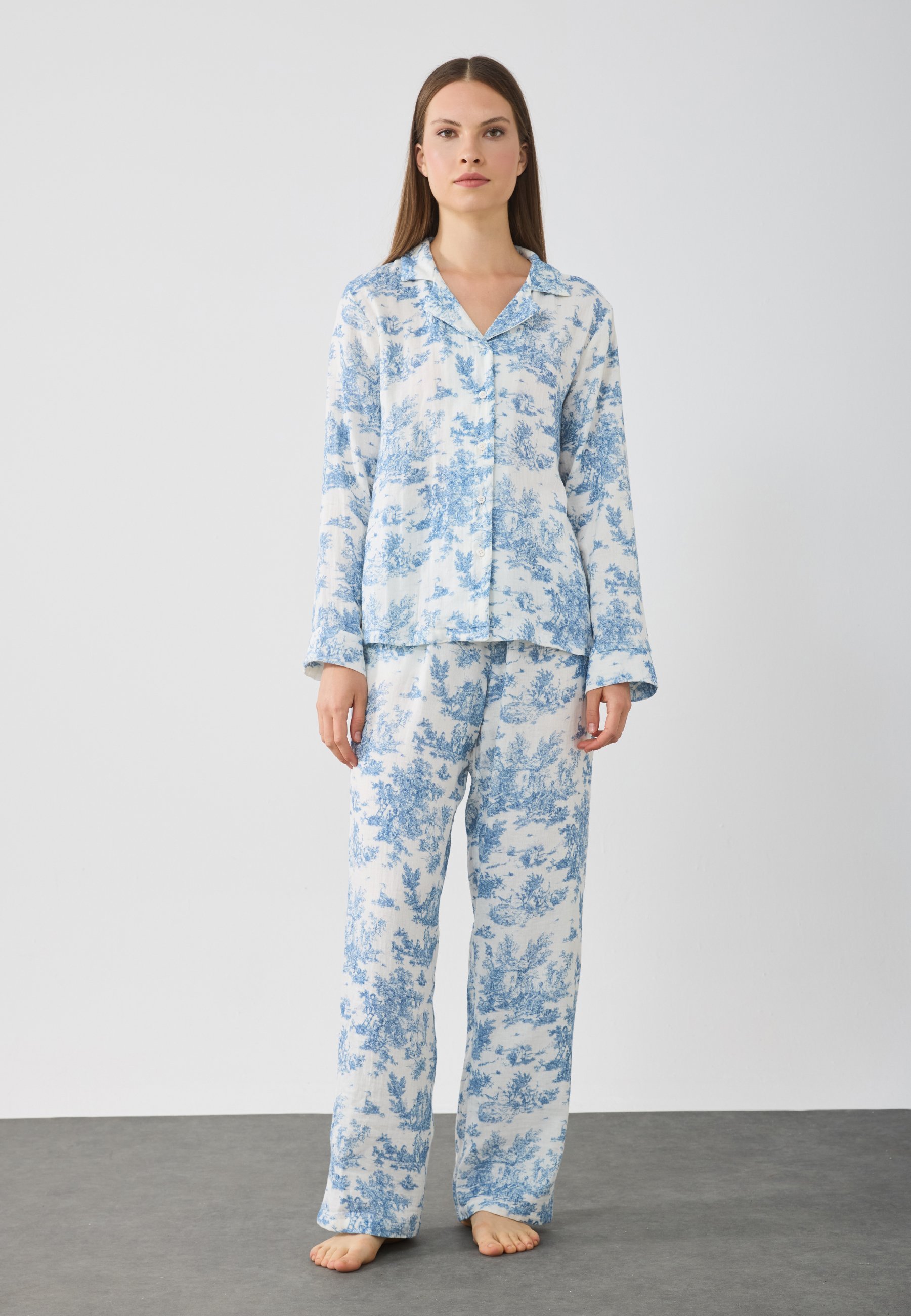 Completo pigiama Anna Field in morbido cotone mussola stampato - bianco/blu