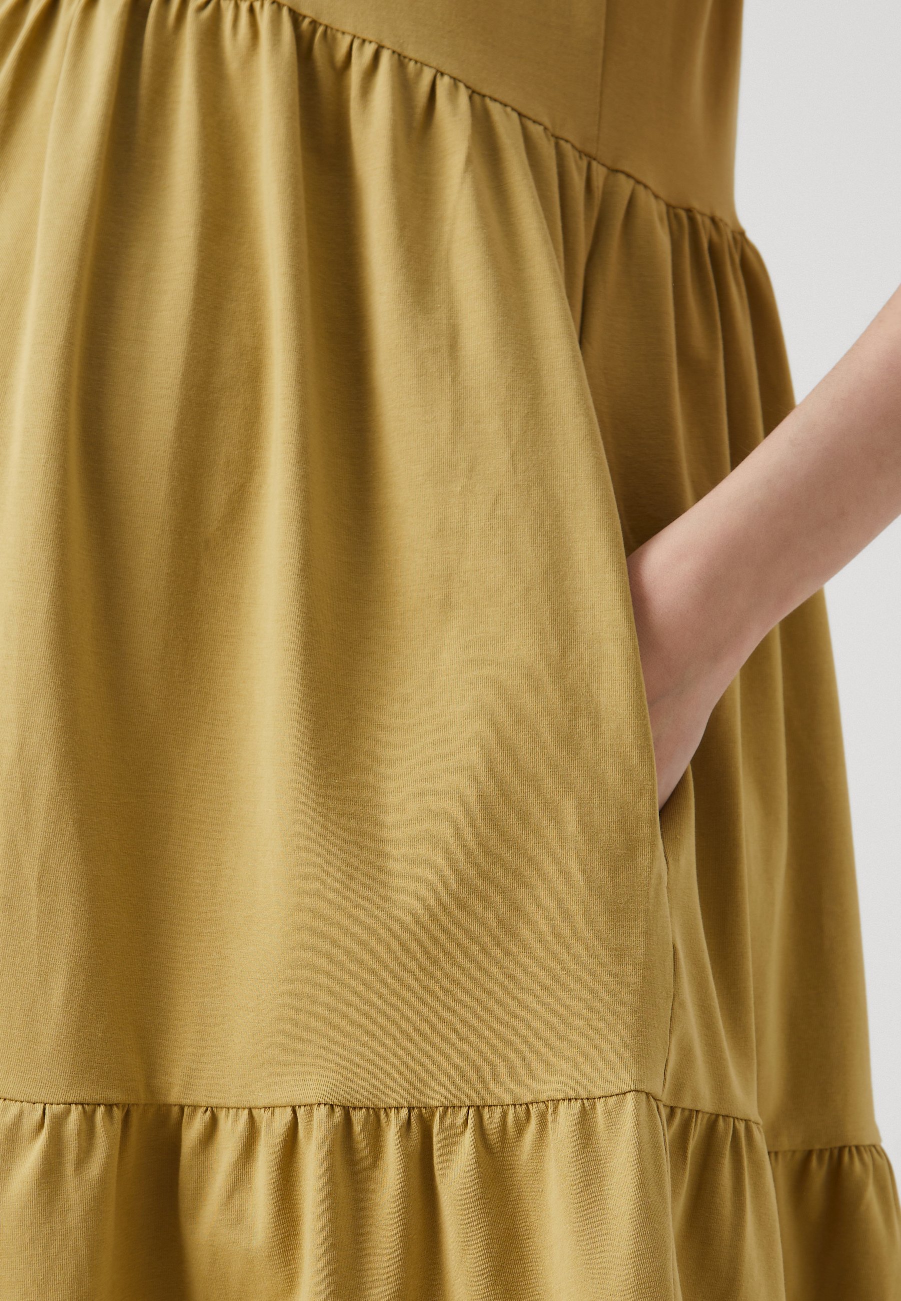 Robe de maternité Only Maternity Olmevelyn Life à manches bouffantes et volants - Robe en jersey - kaki