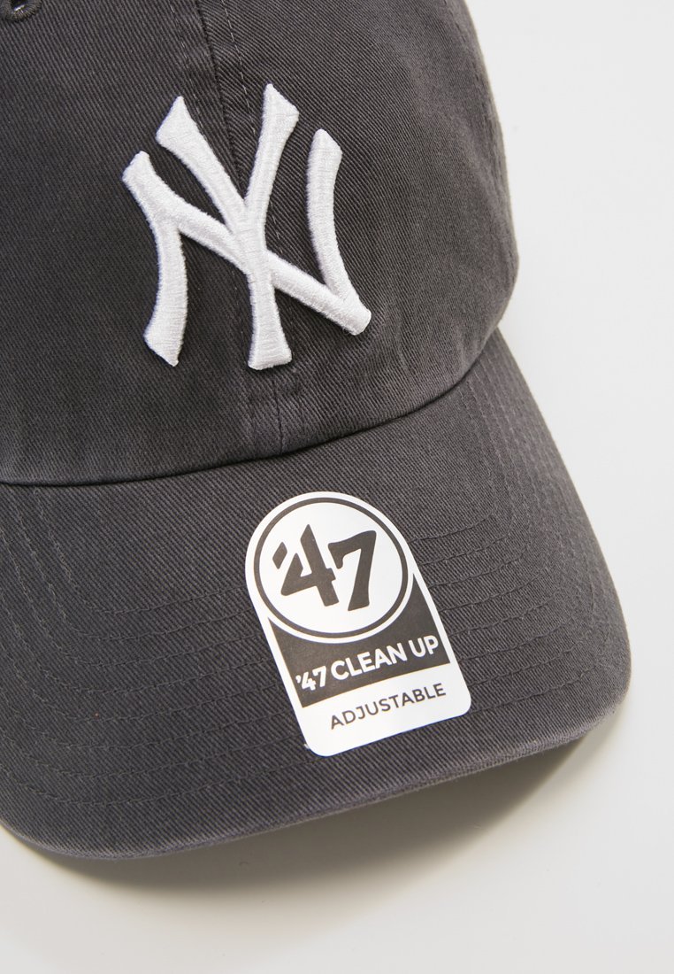 '47 Caps