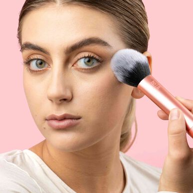 Štětec na pudr Real Techniques Powder Brush Face 201 s kuželovými štětinami, 1 ks.