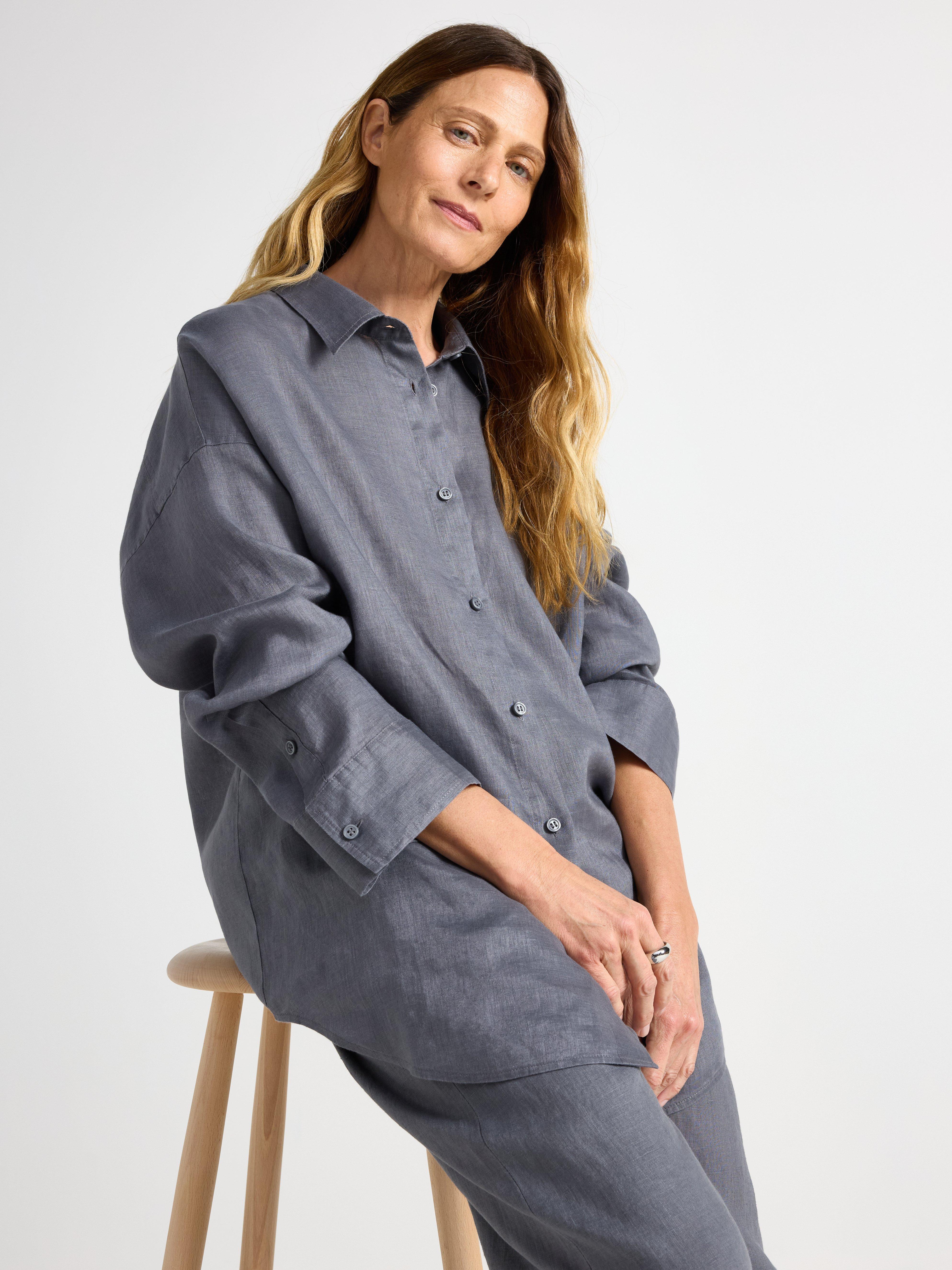 Camisa oversized em linho cinza