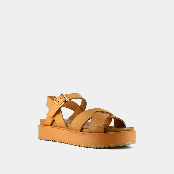 Sandales à plateformes et brides entrelacées  en cuir cognac