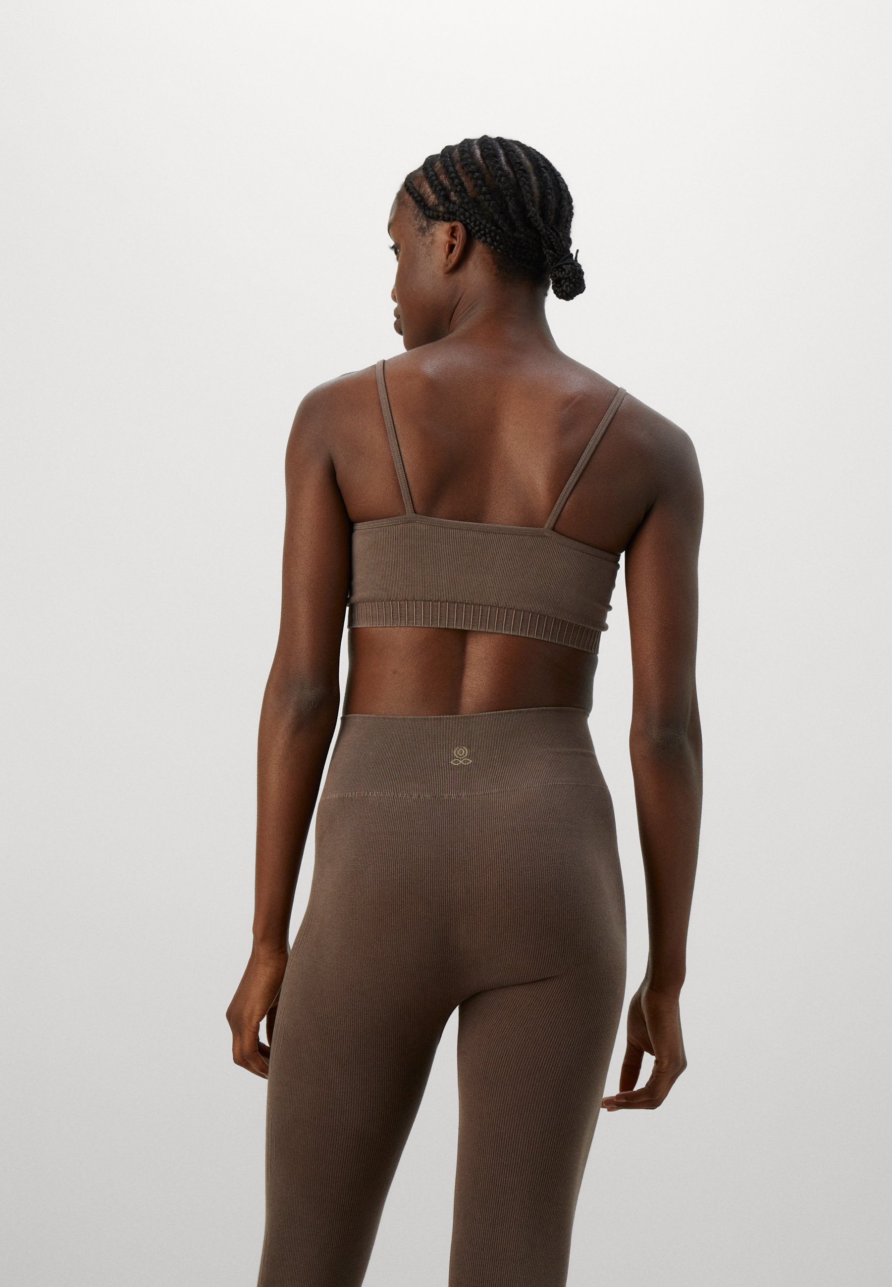 Yogasearcher SAMSKARA - Reggiseno sportivo contenitivo leggero - moka