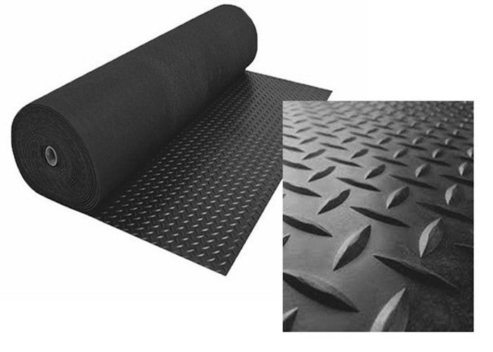 Pavimento in PVC | 140x100 cm | Nero scanalato | Spessore 3 mm | 100% PVC