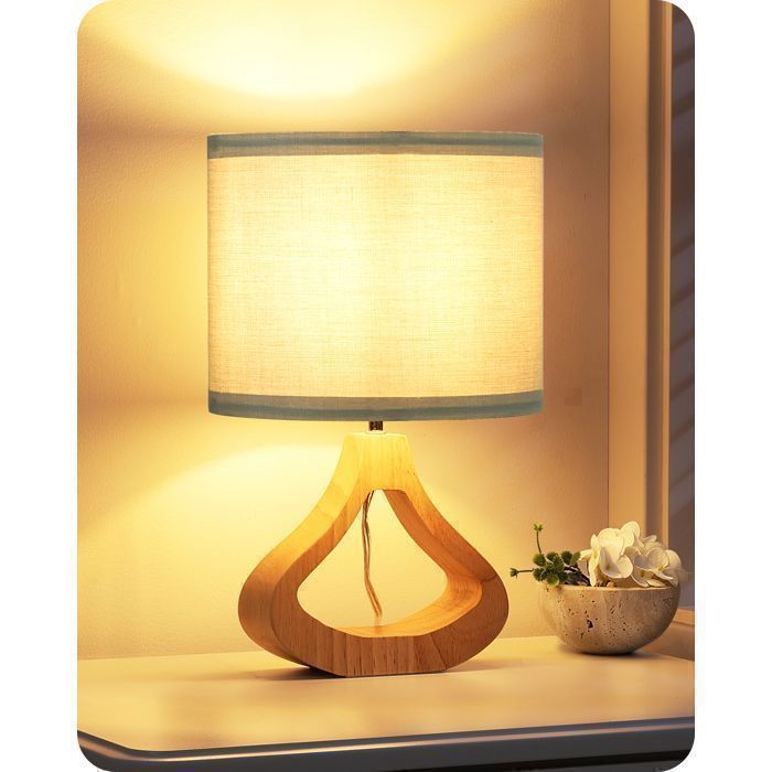EDISHINE Lampe à Poser Moderne avec Abat-jour en Lin et Base en Bois Teinté Chêne Clair, Ampoule LED E27 Incluse