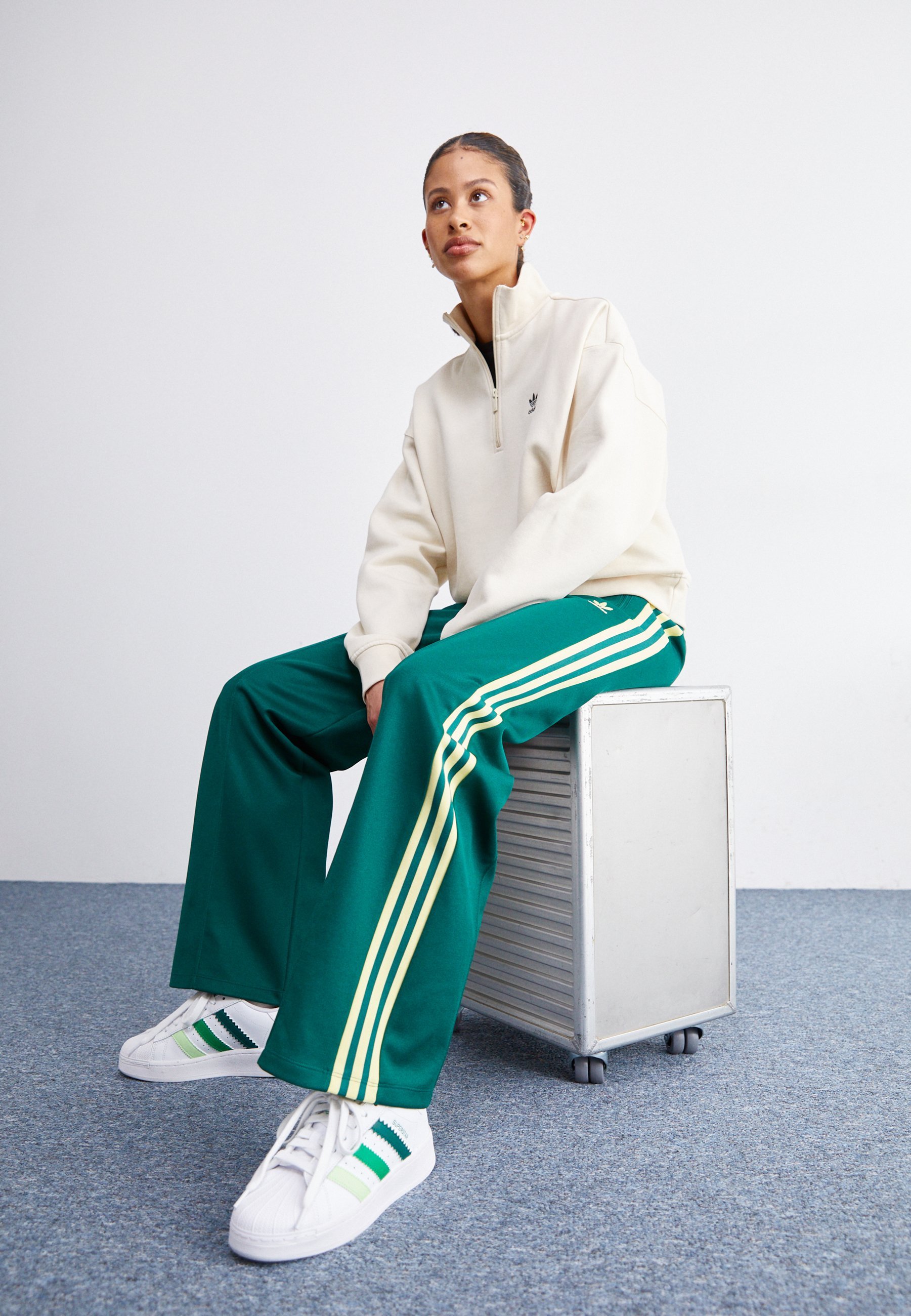 adidas Originals CLASSIC - Trainingsbroek - universiteitsgroen