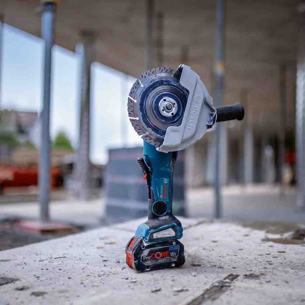 BOSCH 18V BITURBO szénkefe nélküli 180 mm-es sarokcsiszoló Skin GWS 18V-180 PC 06019H6E01