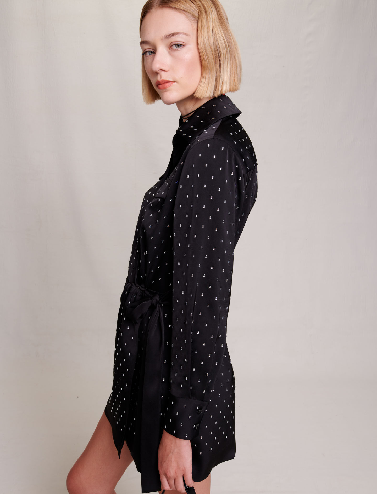 Rochie scurtă din satin cu strasuri - Negru