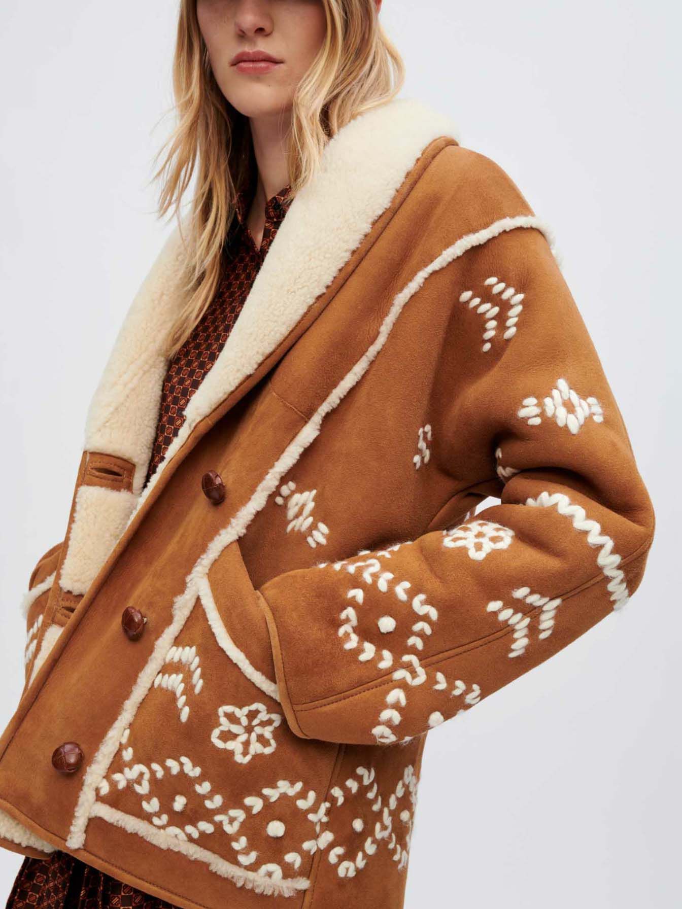 Palton din shearling complet brodat - Camel