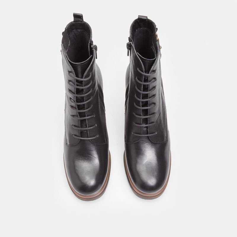 BATA dames enkellaarsjes van leer met hak