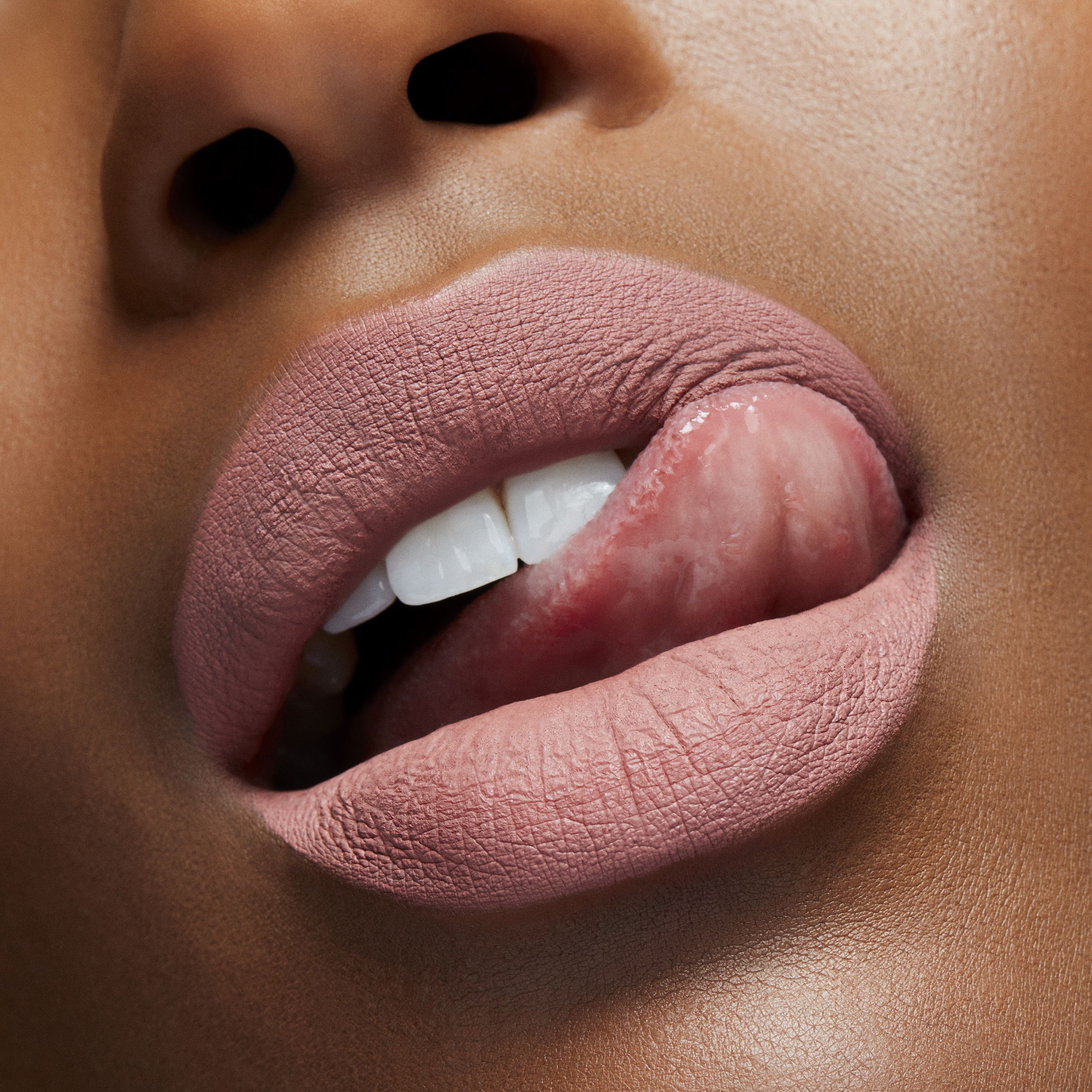 „Locked Kiss Ink“ 24 valandų išsilaikymo skysti lūpų dažai Prabangūs skysti lūpų dažai